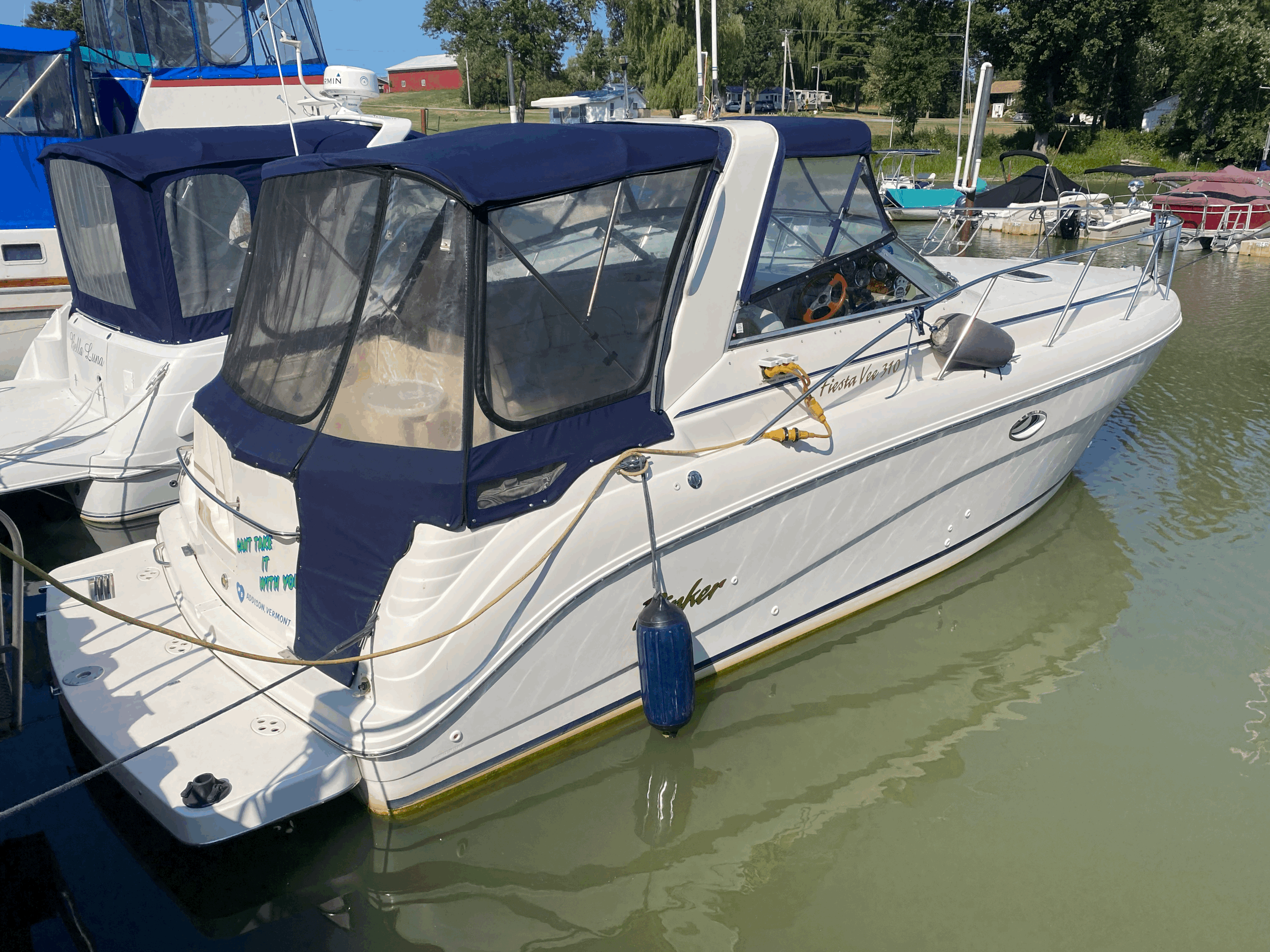 **USED** 2003 Rinker 310