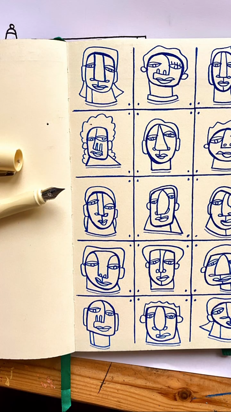Page de carnet de croquis avec plusieurs dessins de visages stylisés, dessinés en lignes bleues.