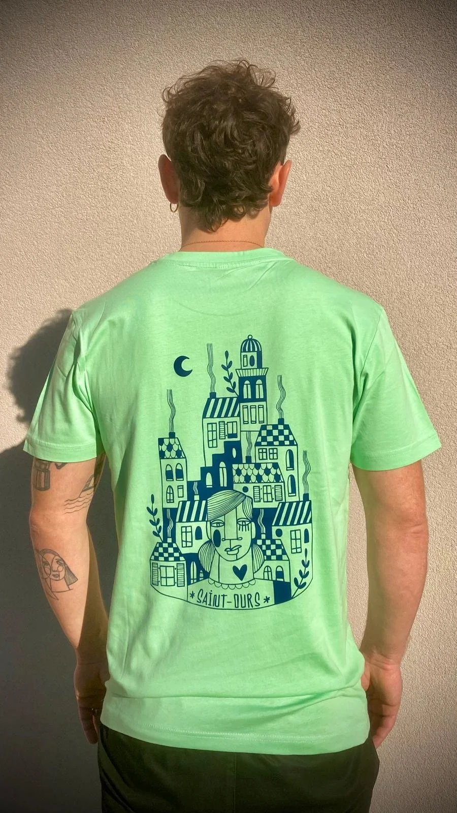 t-shirt - femme en ville - vert clair
