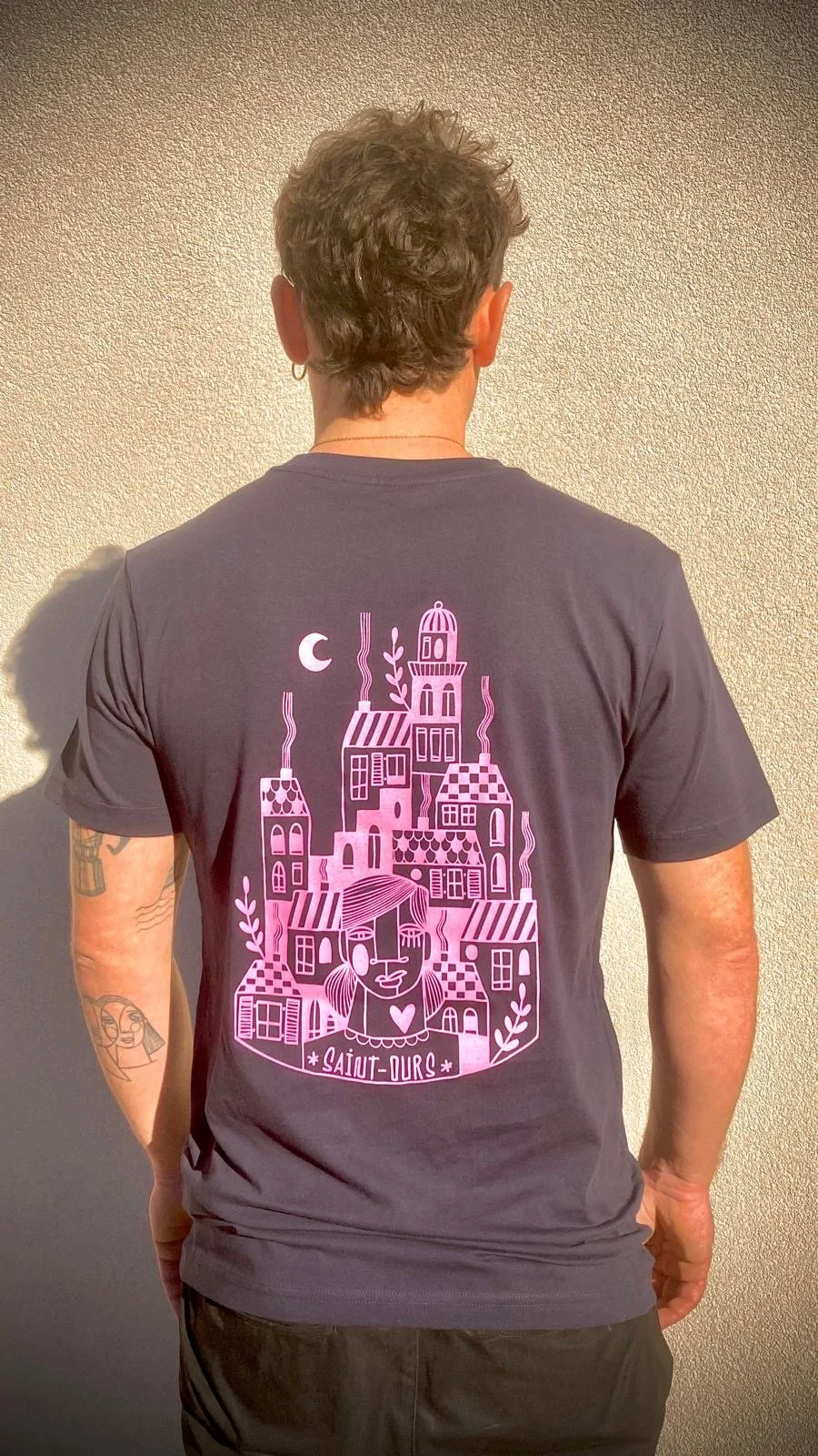 t-shirt - femme en ville - bleu marine