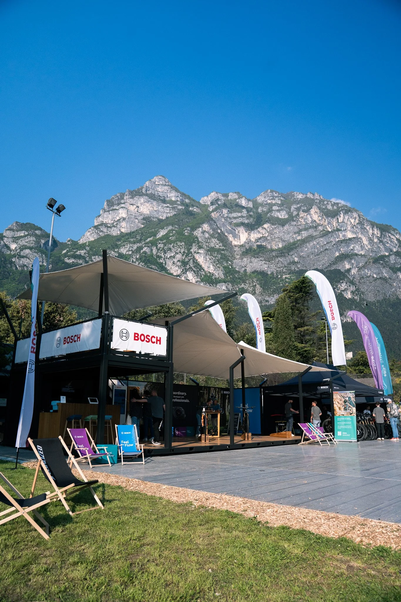 Stand d'exposition Bosch au salon Riva Bike Festival en Italie. Une mise en avant du salon par du contenu photo et vidéo sur la durée du salon.