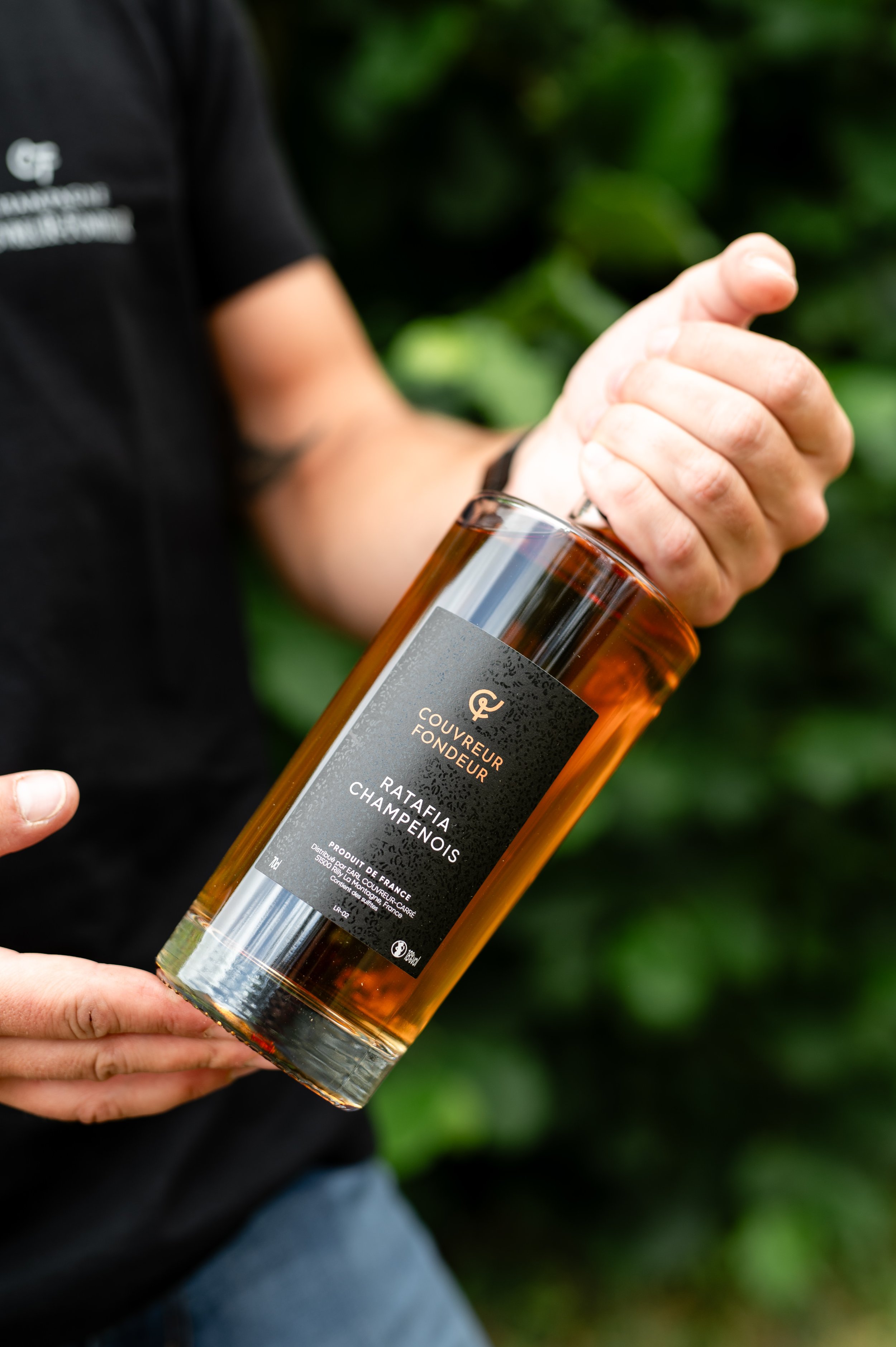 Découvrez le Ratafia champenois de la maison Couvreur-Fondeur, une liqueur artisanale d'exception élaborée dans la région champenoise, parfait pour accompagner vos desserts et sublimer vos moments de gourmandises.