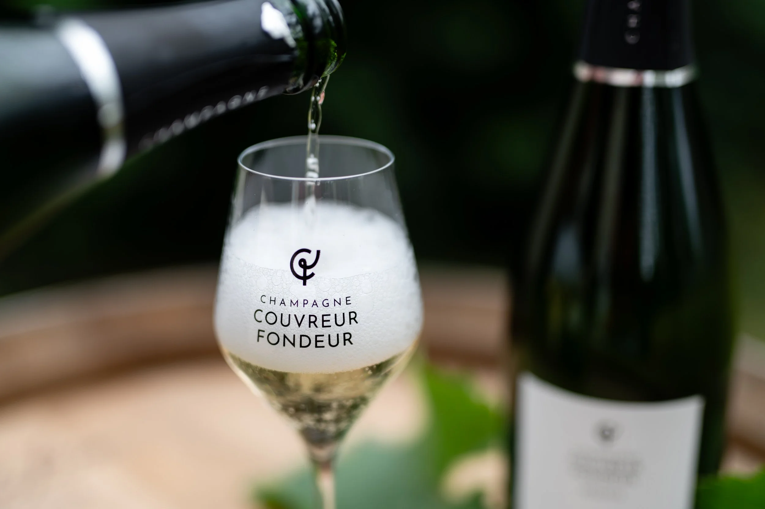 Dégustation du Champagne au domaine Couvreur-Fondeur : Savourez l'élégance du terroir champenois.