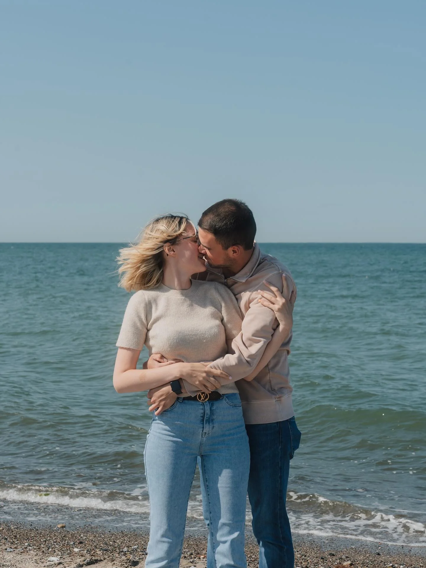 So grateful to document moments like these. 🤍

#Fehmarn #Fotografie #photography #couplephotography #engagementphotography #verlobungsfotografie #storytelling #fehmarnfotografie #fehmarnfotografie #fotograffehmarn #wavelensphotography