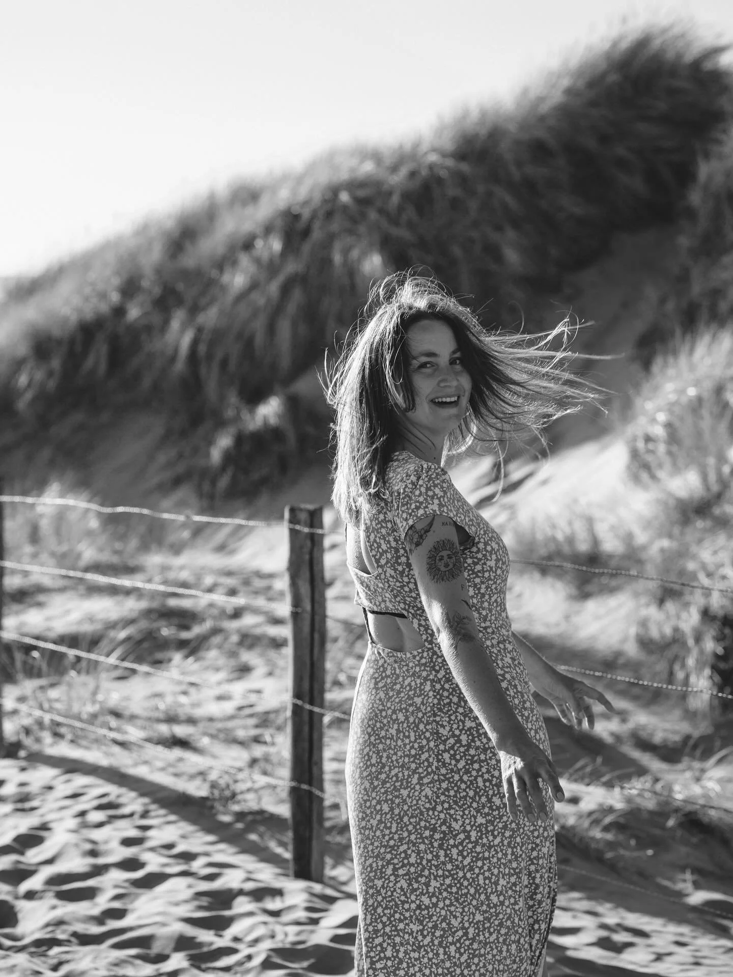 Dancing by the sea. 🐚🌊🌤️

#Fehmarn #Fotografie #photography #portait #portraitphotography #storytelling #fehmarnfotografie #wavelensphotography