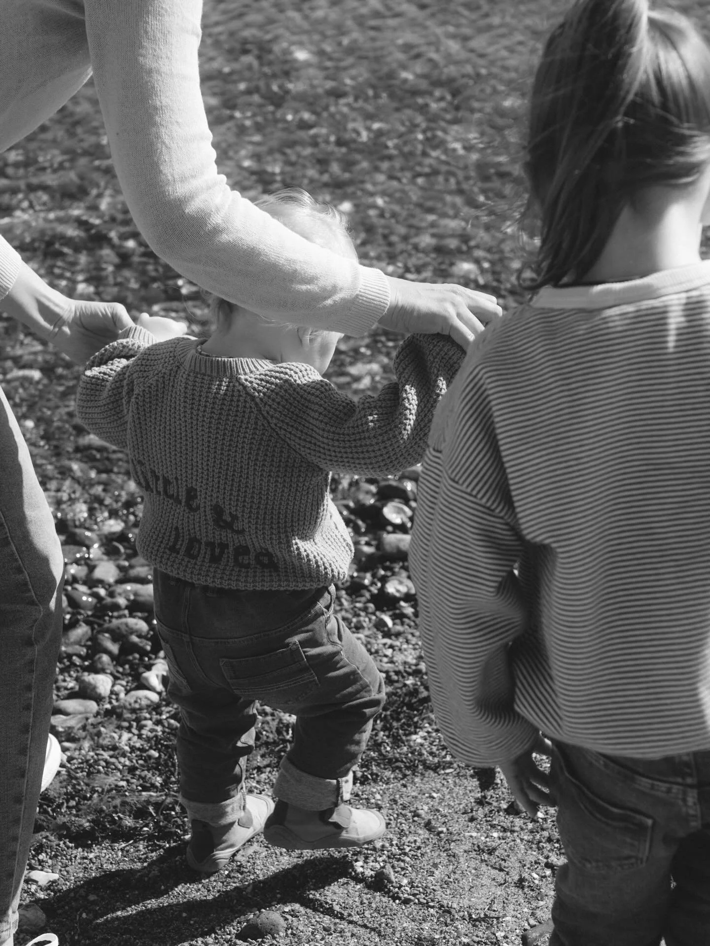 little &amp; loved. 💗☀️🐞🍀 

#familienshooting #fotografiefehmarn #familyphotography #storytelling #wavelensphotography