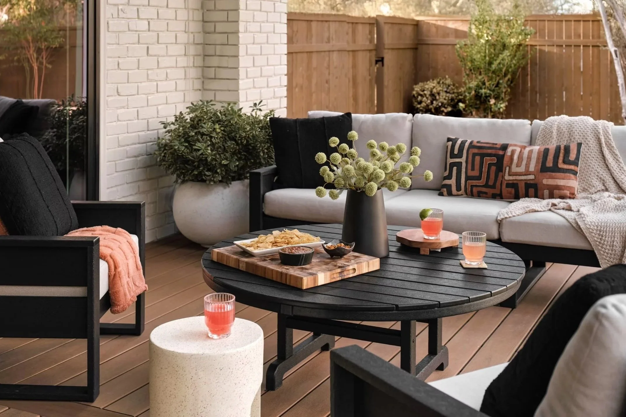 trn-lineage-hgtv-2025-san-antonio-001-ja-decking-outdoor-beauty-JA010616TLS48-Large.jpg