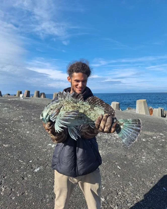 Our next entry for the Screamin&rsquo; Reels photo contest is Nicolas Brown with a 10 pound cab off the North Jeddy. Congratulations! 

1 like=1 vote feel free to share! Likes across our social media platforms will be combined for a total score.