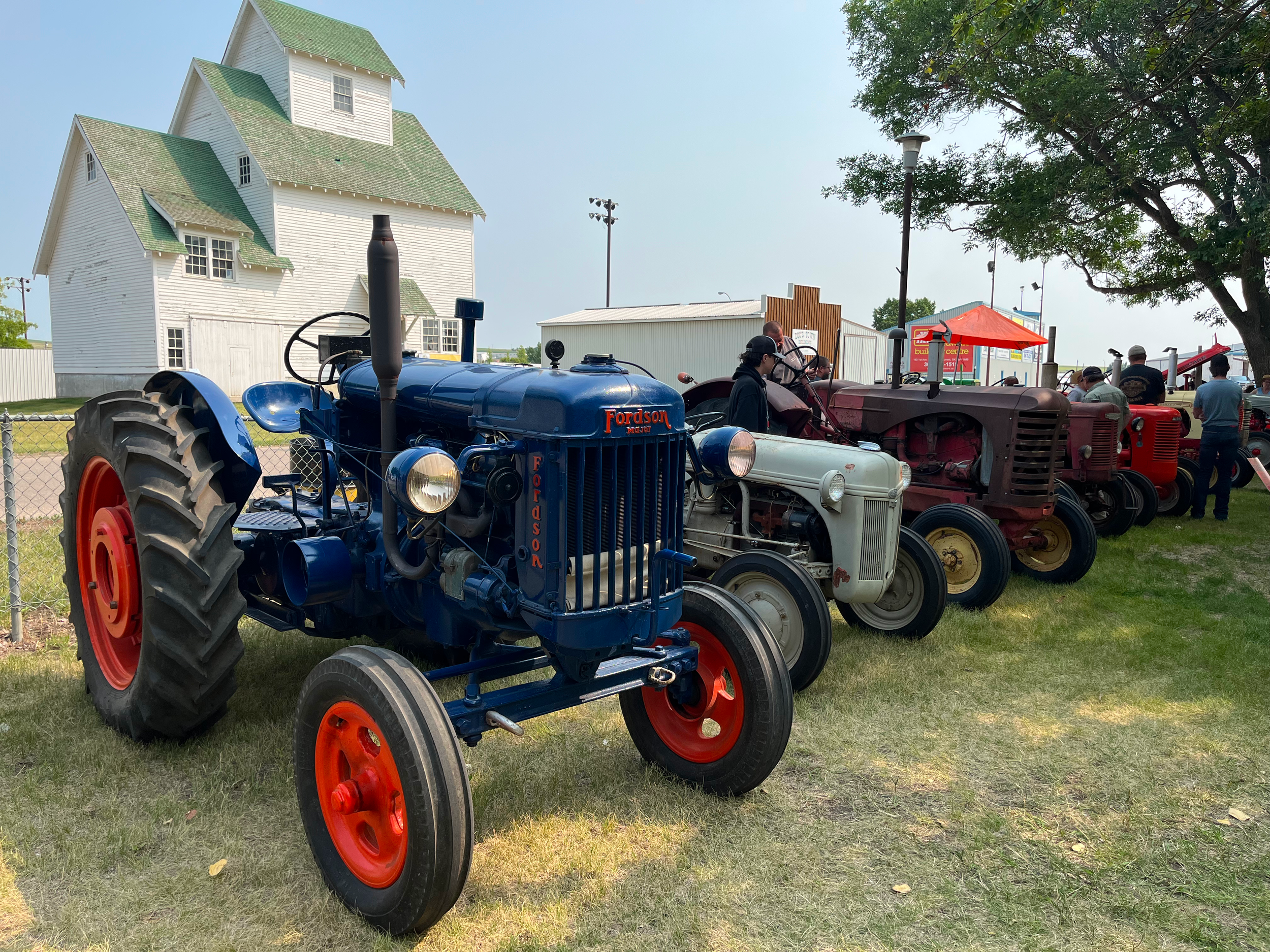 Antique Tractors & Classic Cars