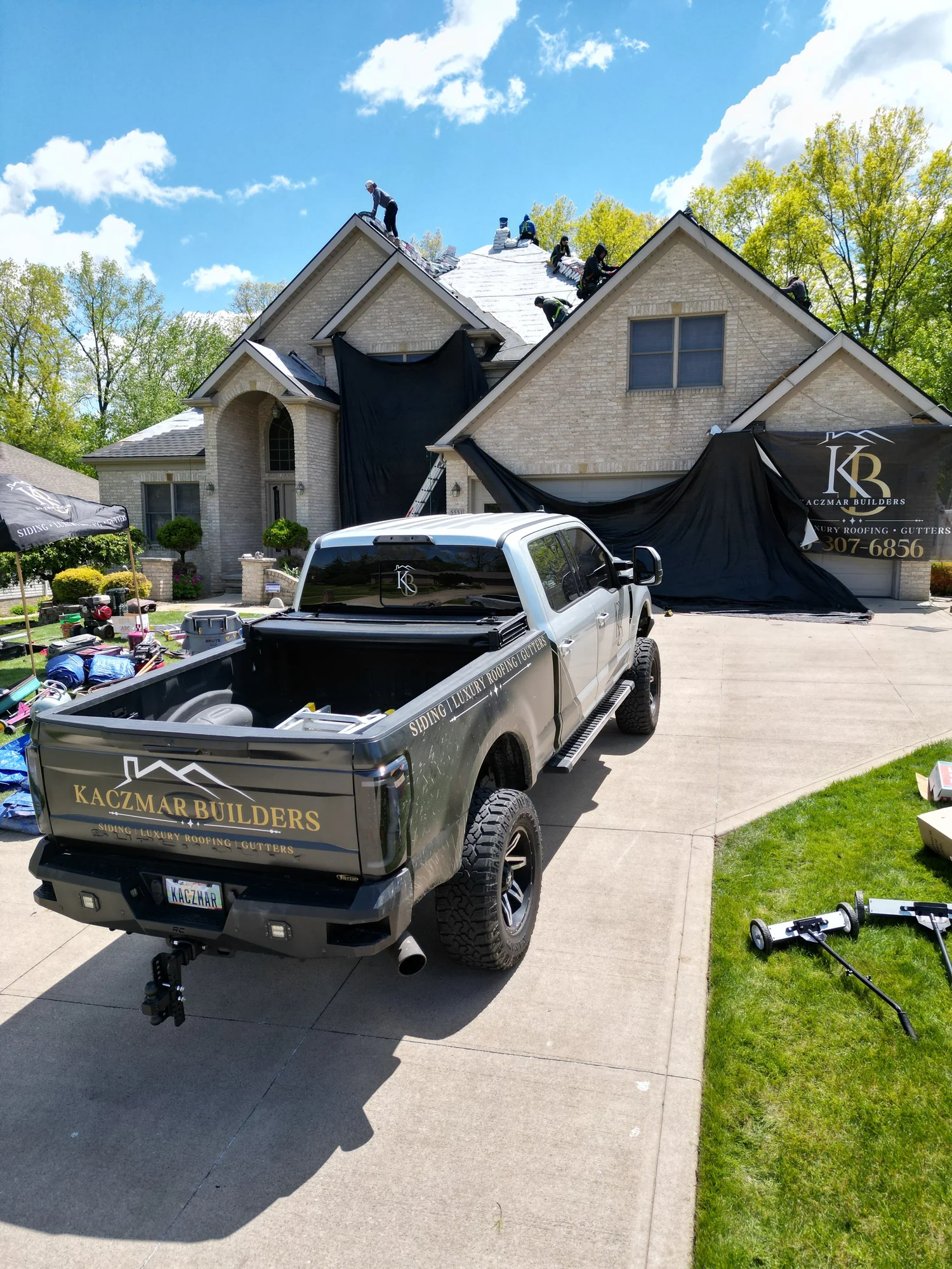 Kaczmar Builders crew and equipment on-site