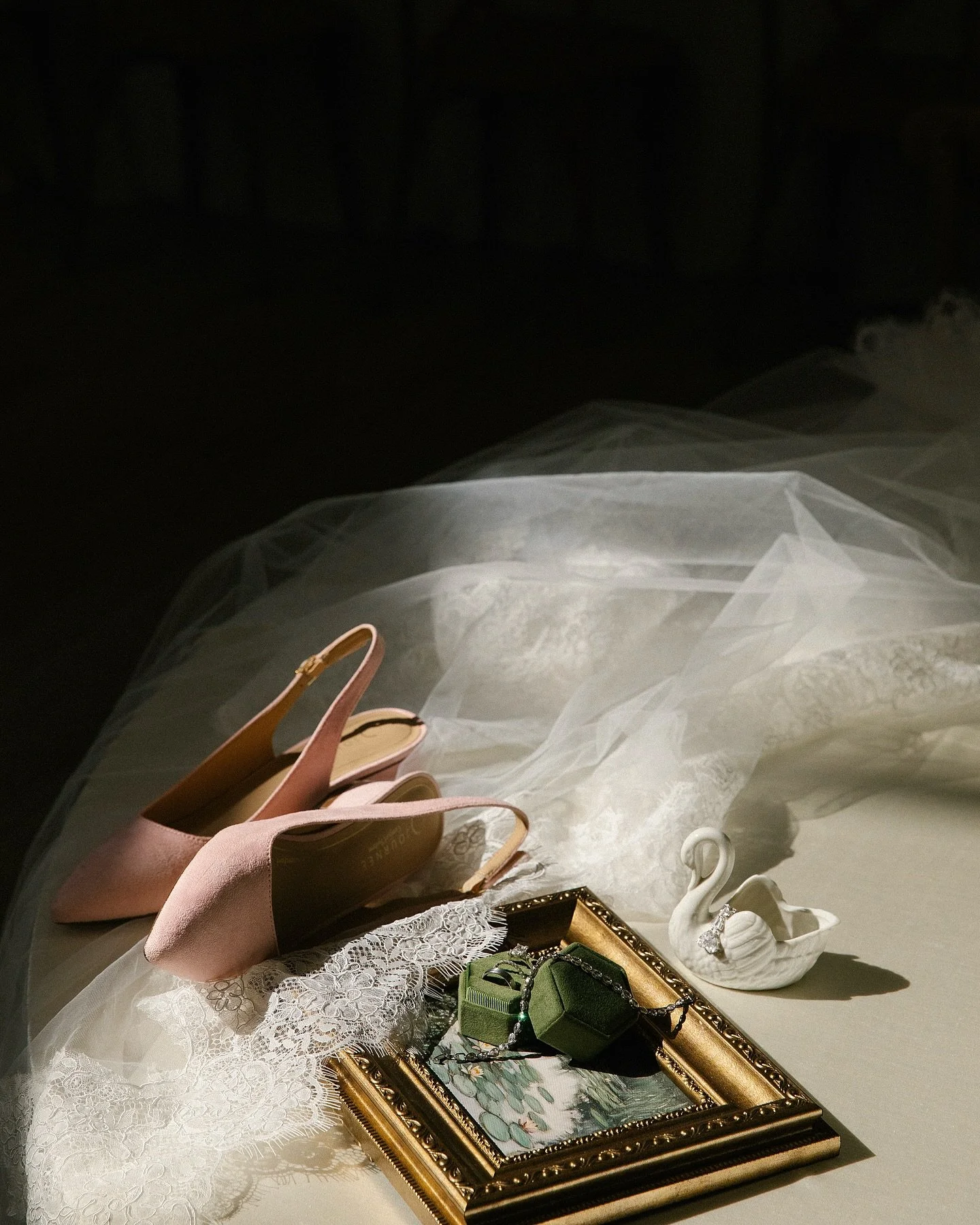 The dreamiest details from this spring wedding 🦢🎀
.
.
.
.
.
#utahweddingphotographer #detailshots #weddinginspo #parkcityweddingphotographer #romanticweddingphotographer