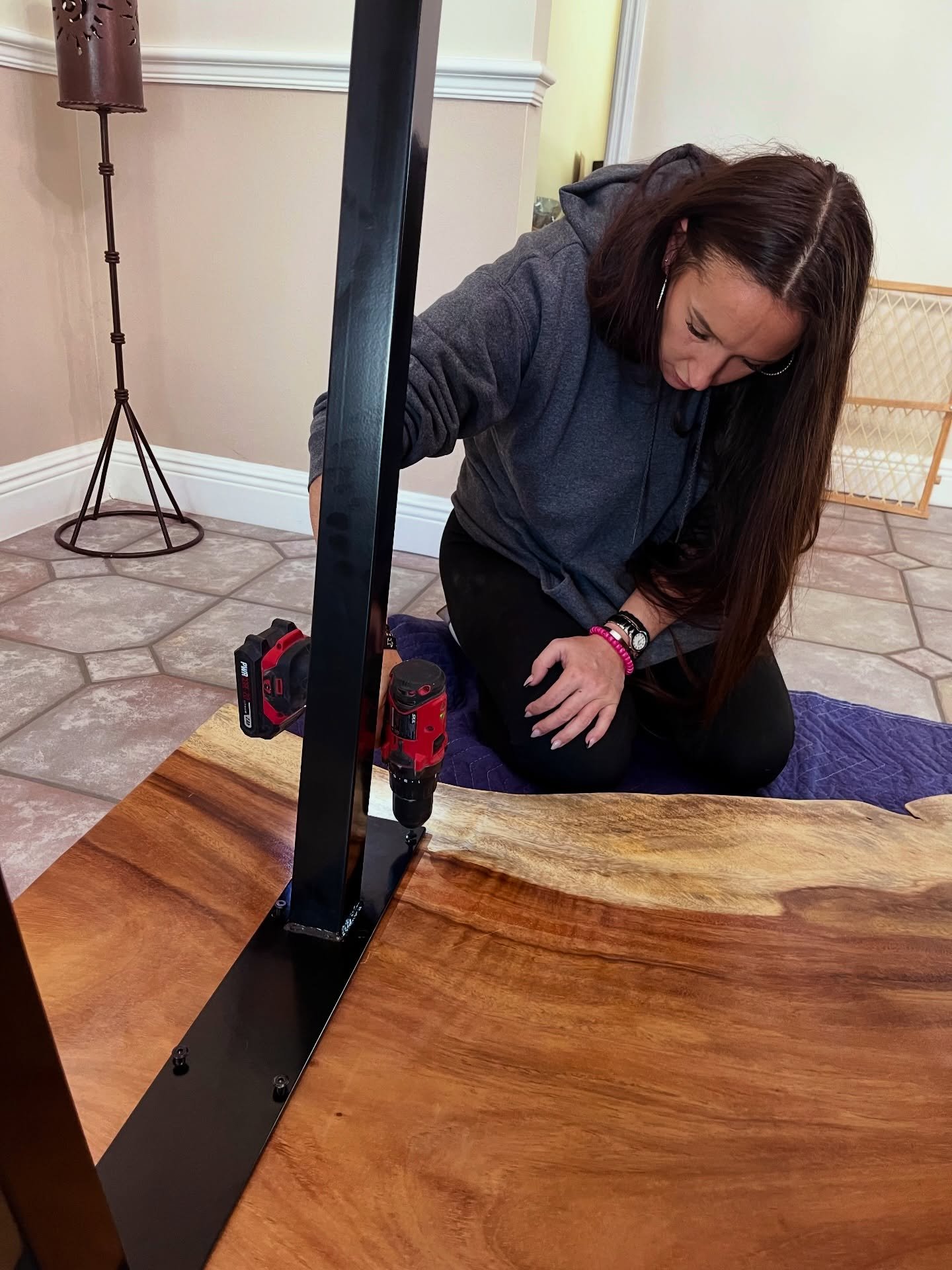 Delivery day will always be my favorite day 💙 🪵 
From raw slab to finished statement piece &mdash; this Guanacaste beauty has officially found its home.
There is nothing like seeing a piece come to life exactly where it belongs.
#ResinAndRoots #Gua