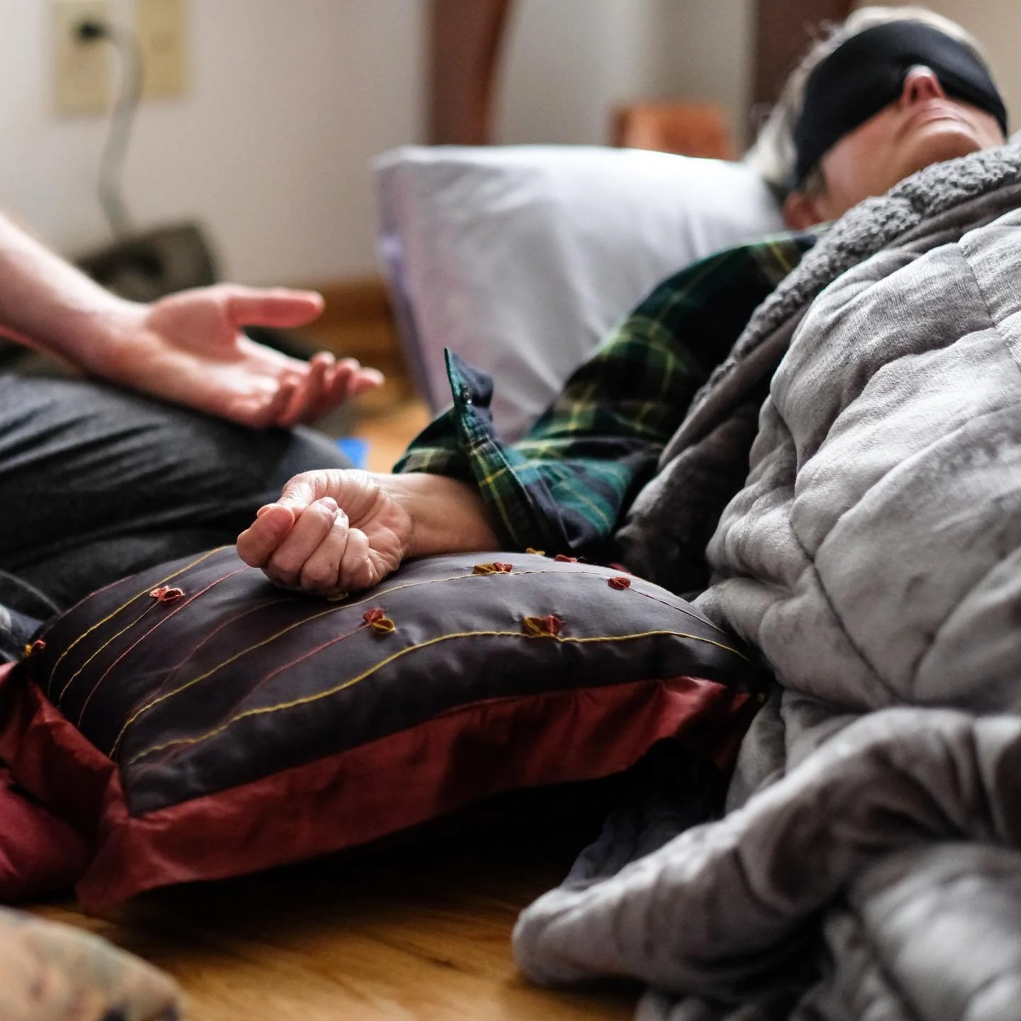 Experience more growth more quickly and more affordably by leveraging the power of group psychedelic therapy. 

Meaningful connections between cohort members can catalyze transformational healing by encouraging a deeper level of growth through accoun