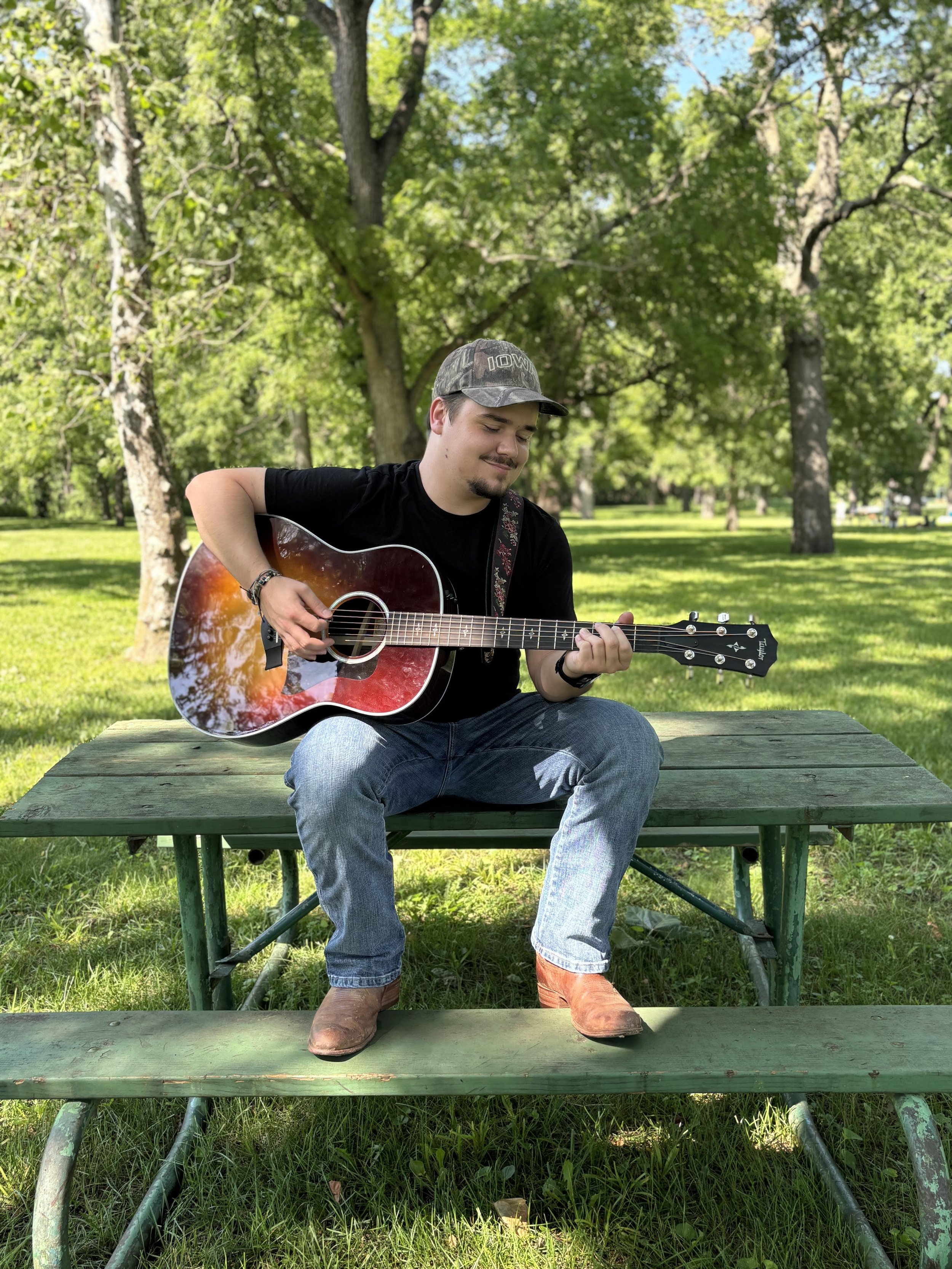 LIVE MUSIC: Theo Linebaugh