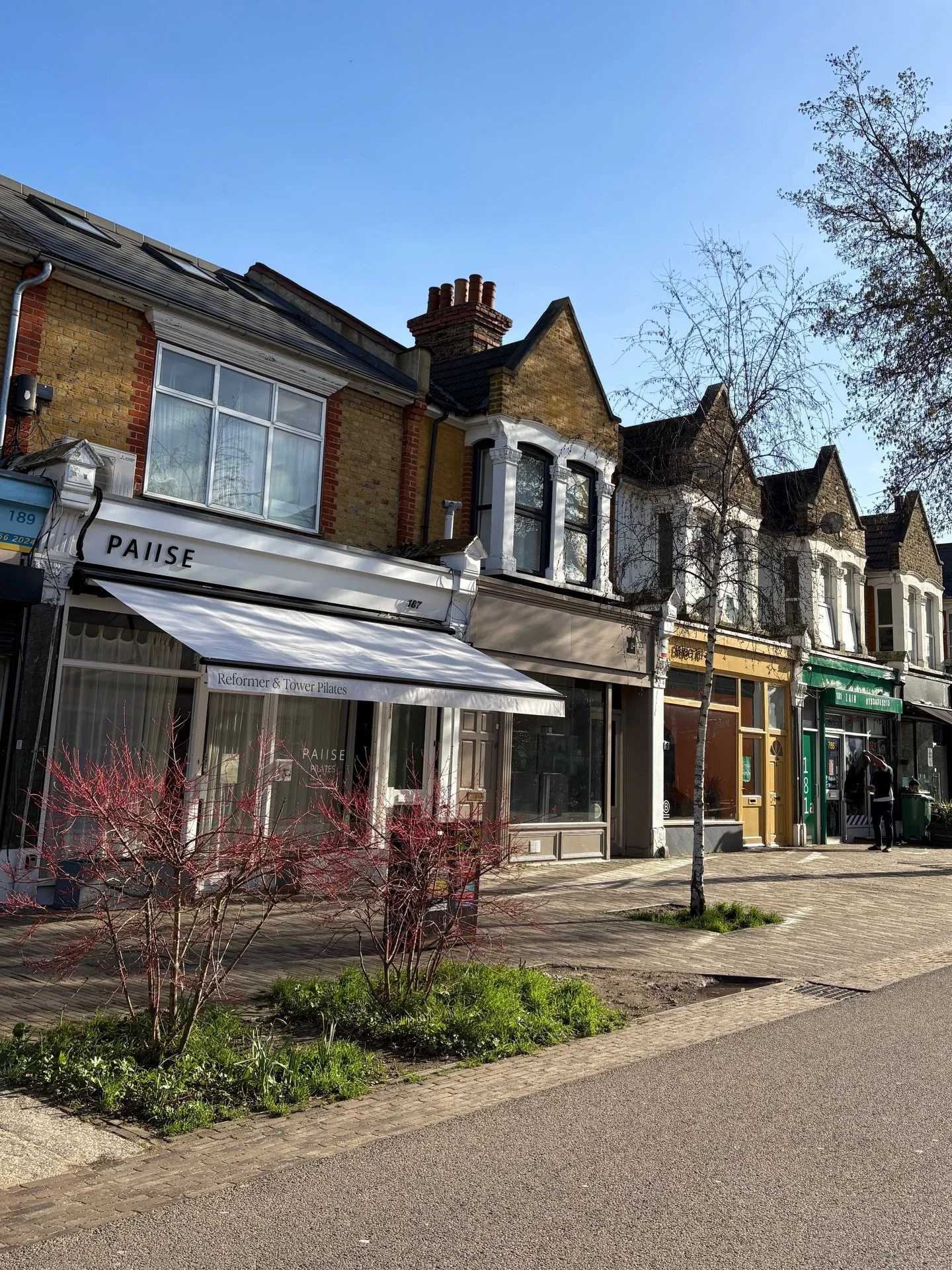 Our Francis Road studio is looking extra golden today ☀️ 
Come join us for a class and soak up the sunshine.

#reformerpilates #towerpilates #pausestudiolondon #francisroad
