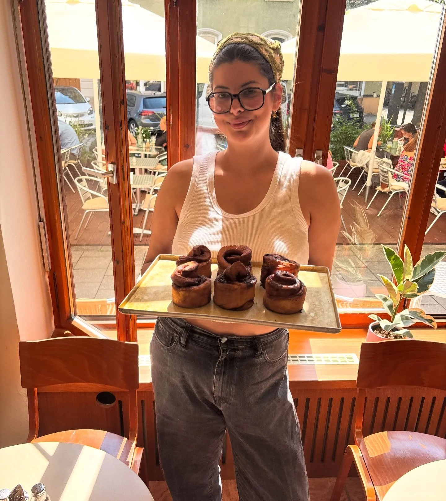 Wir haben eure W&uuml;nsche erh&ouml;rt und die Zimtschnecken zur&uuml;ck gebracht. ❤️

Fr&uuml;her in Sendling waren wir bekannt f&uuml;r unsere Zimtschnecken, warum haben wir sie nicht von Anfang an auch im neuen Laden gemacht? Ich bin ganz ehrlich