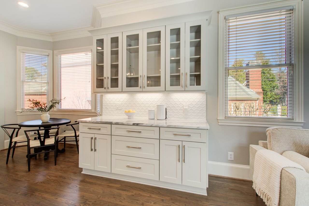11-print-11_Breakfast_Area_w_Kitchen___Keeping_Partial.jpg