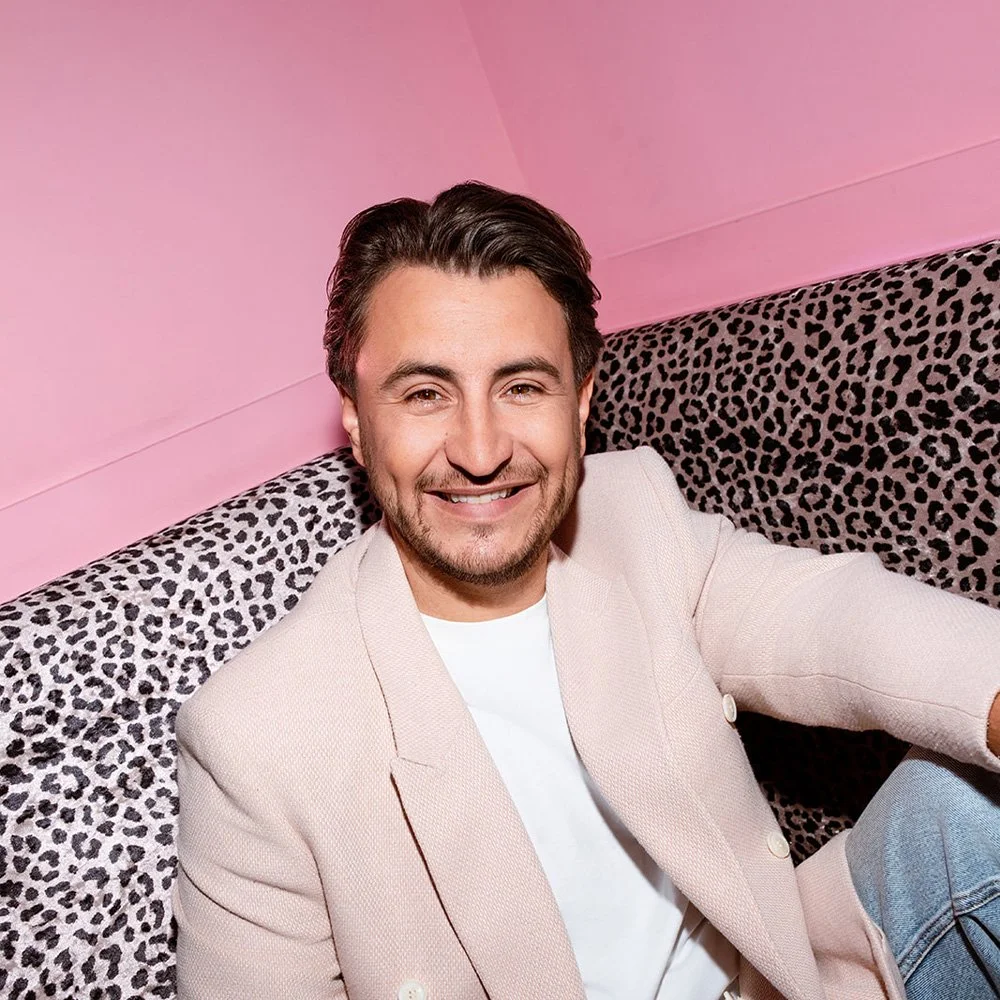 Danny Froger brengt feelgood single ‘Vreemde uit de Kroeg' uit: Herkenbaar en lekker vrolijk