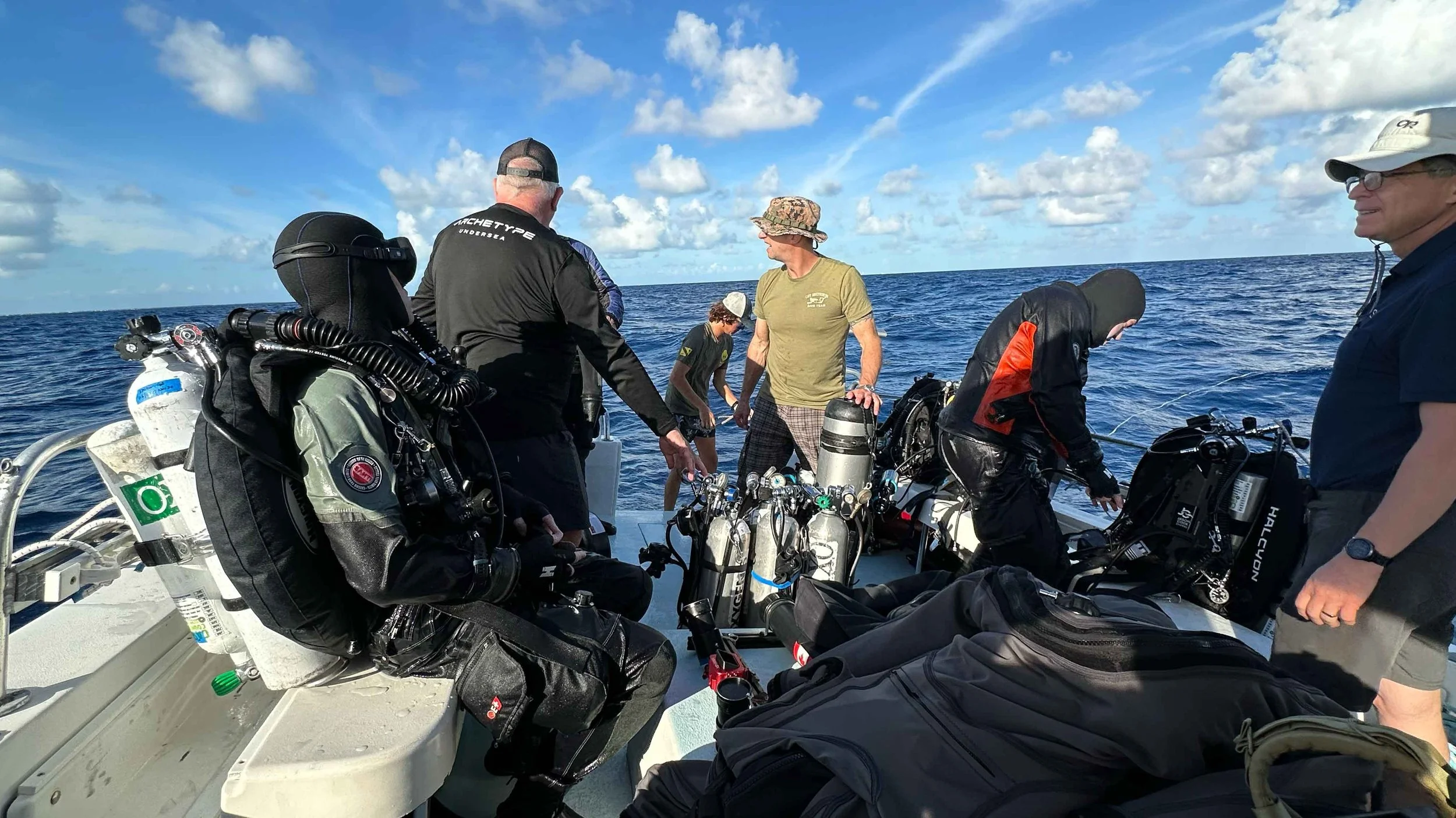 Preparing to deploy Team 2 onto the wreck of HMCS Canada. From left to right: Ewan
Anderson, Guy Shockey, Luke Dunn, Rob DeProy, Jason Cook, Roger Lacasse.