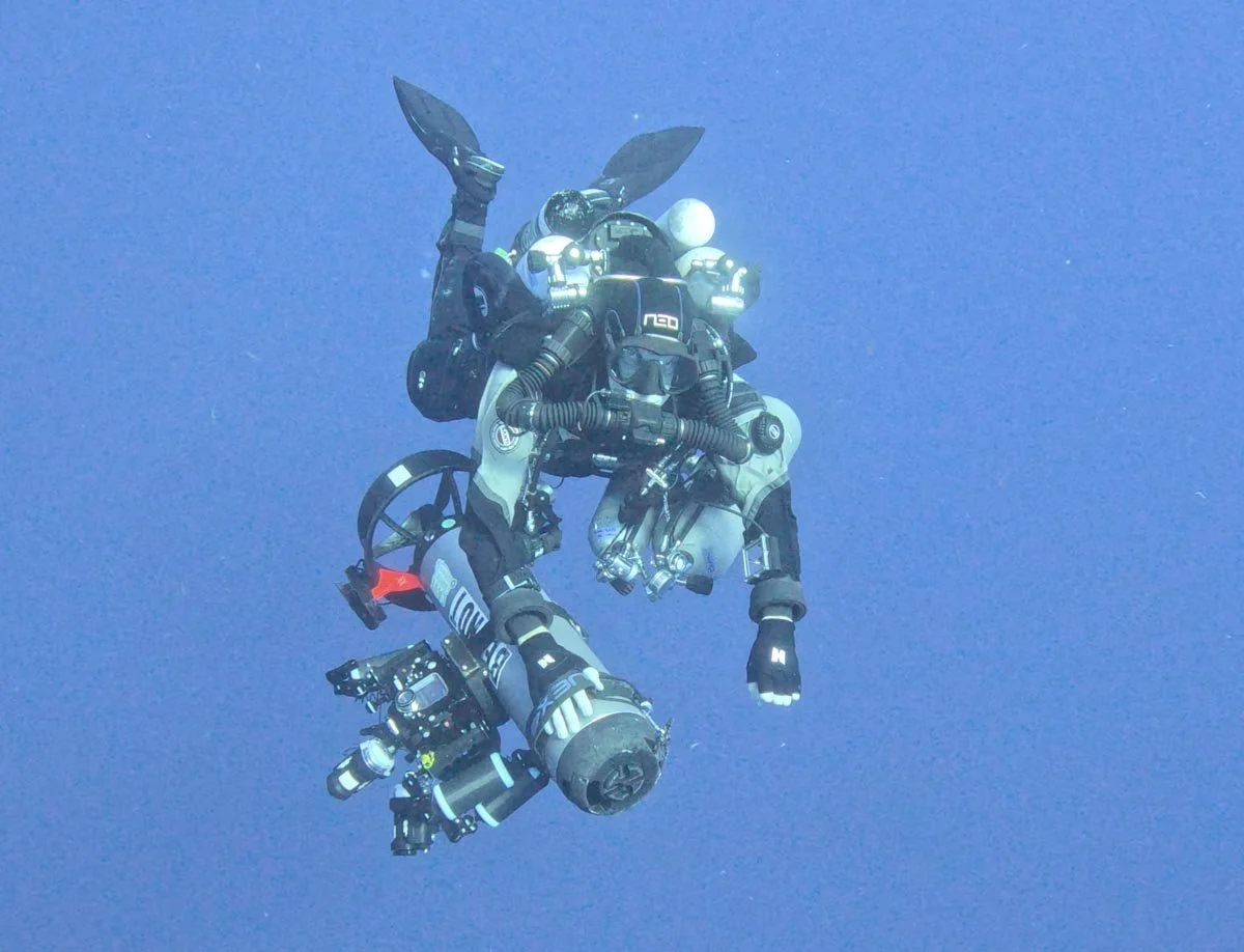 Ewan Anderson completing 65 minutes of decompression following a 25-minute dive on HMCS
Canada.
