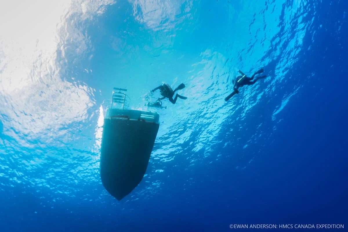 Divers Roger Lacasse and Kelvin Davidson returning to the 30-foot Island Hopper Pisces at the conclusion of a dive.