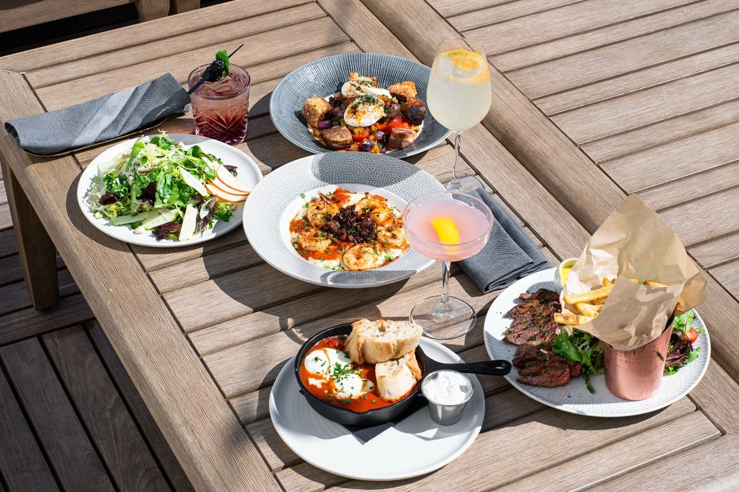 Gorgeous weekend for BRUNCH 🥰
Join us every Saturday &amp; Sunday from 11am - 3pm for eggs, steaks, salads and of course - lots of great brunch cocktails🍹🍸🥃
Reservations available via @resy 📕
#leesburgva