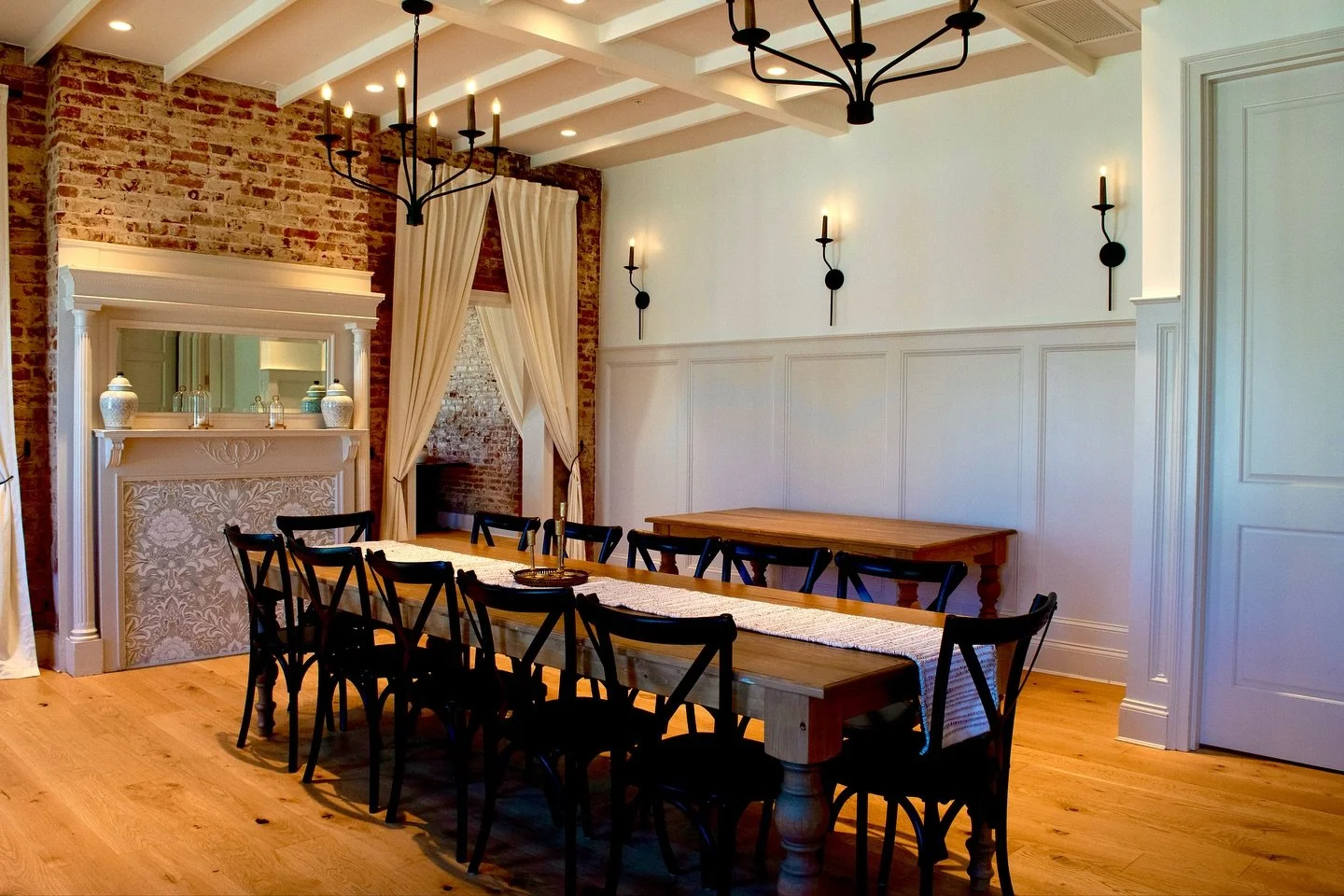 Now is the perfect time to book your holiday parties and dinner events.
Our second-floor private events and dining space can be beautifully adaptable for gatherings of any size.
It&rsquo;s the perfect setting for your most memorable celebrations and 