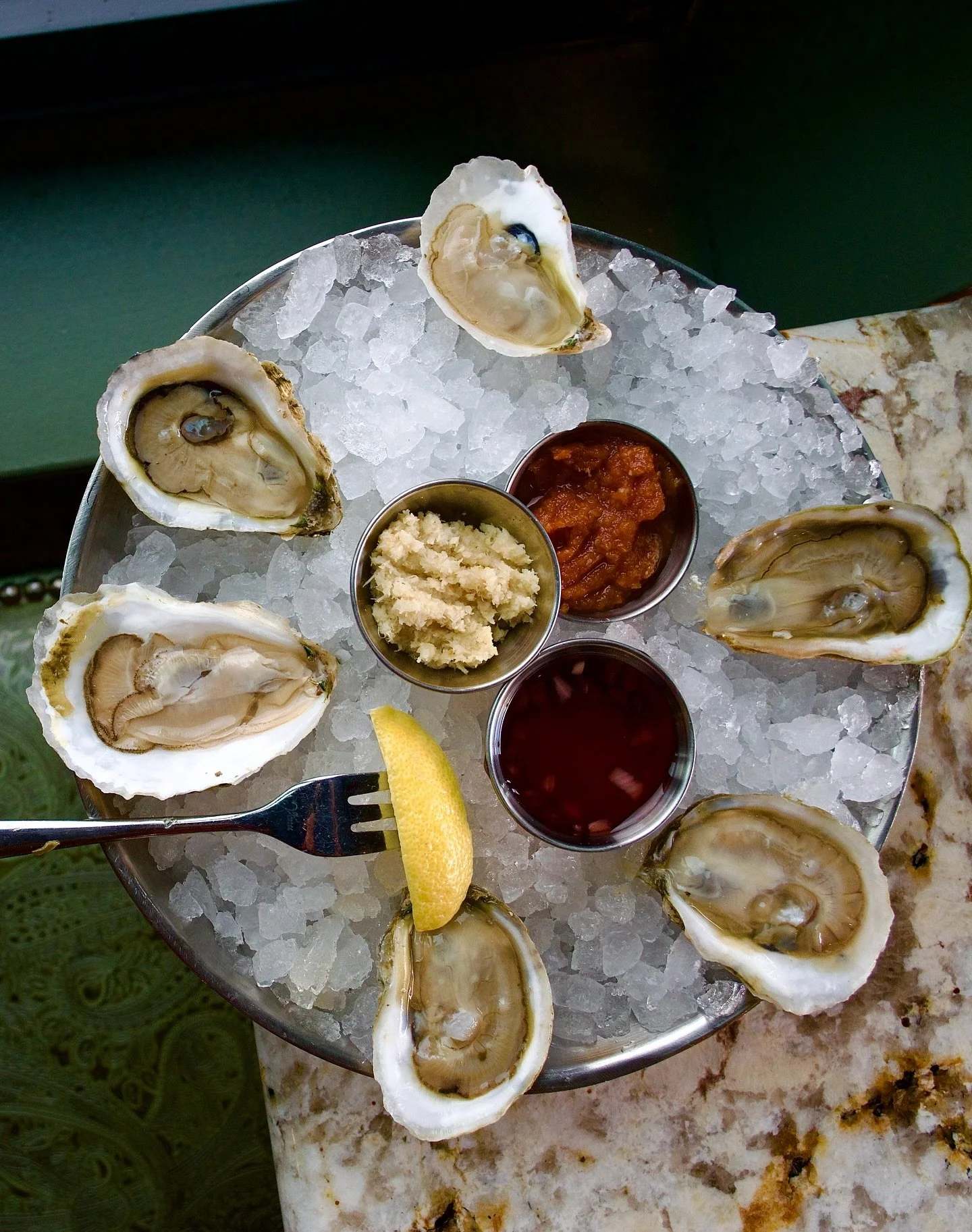 Oysters 2 ways 💕🥂
Freshly shucked on the half-shell or BBQ roasted. There are no wrong choices.
Both available during happy hour - weekdays from 3-6pm.
Join us!
#leesburgva 
#happyhour #oysters #leesburgeats #loudounmoms #loudouncountyva #vawine