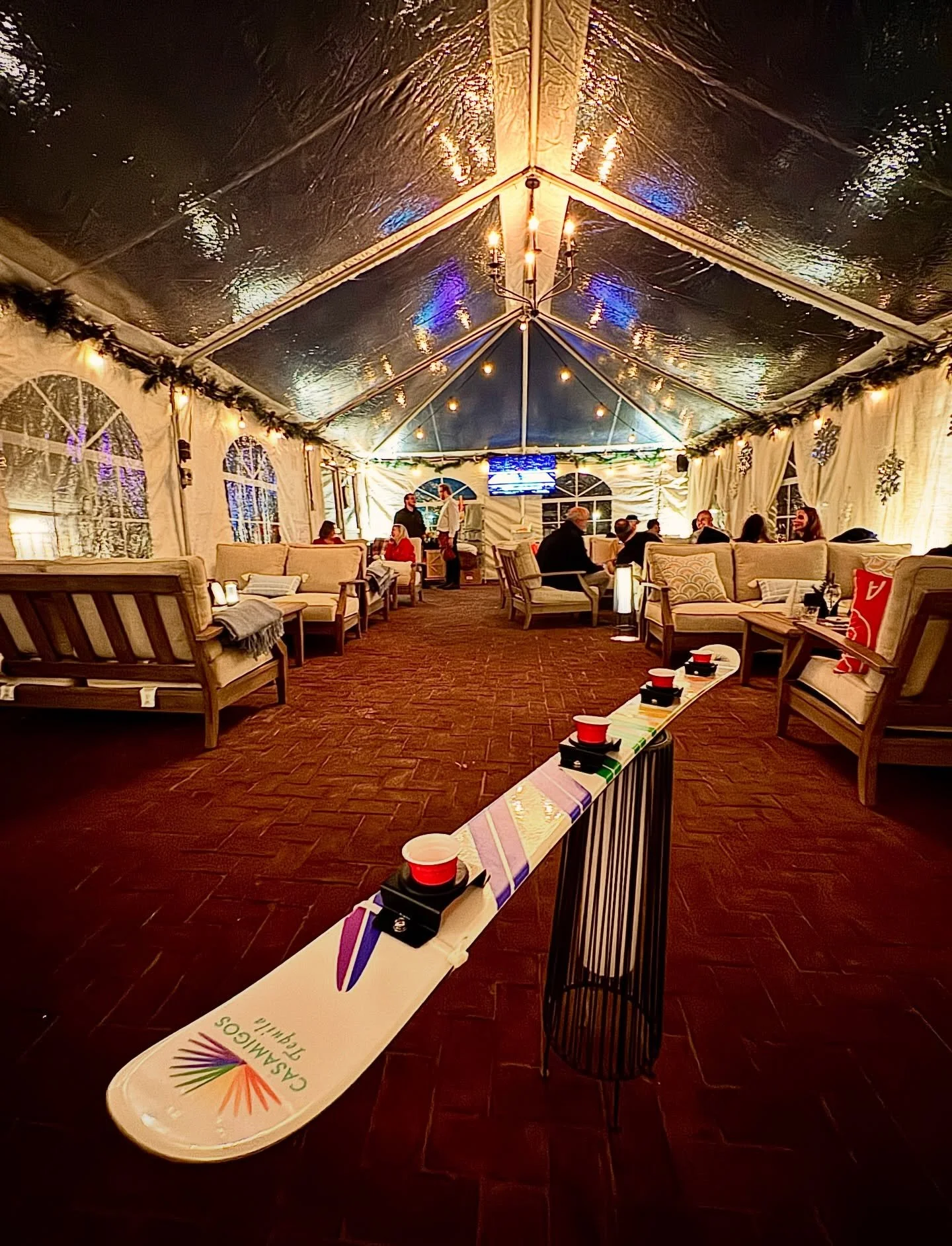 Shot ski loaded, marshmallow ready to go, the Apr&egrave;s Lounge is officially open! 🔥⛷️🥃
Join us every Thursday - Saturday from 5-close for seasonal cocktails and snacks.
Ask your host for availability upon arrival!
#leesburgva