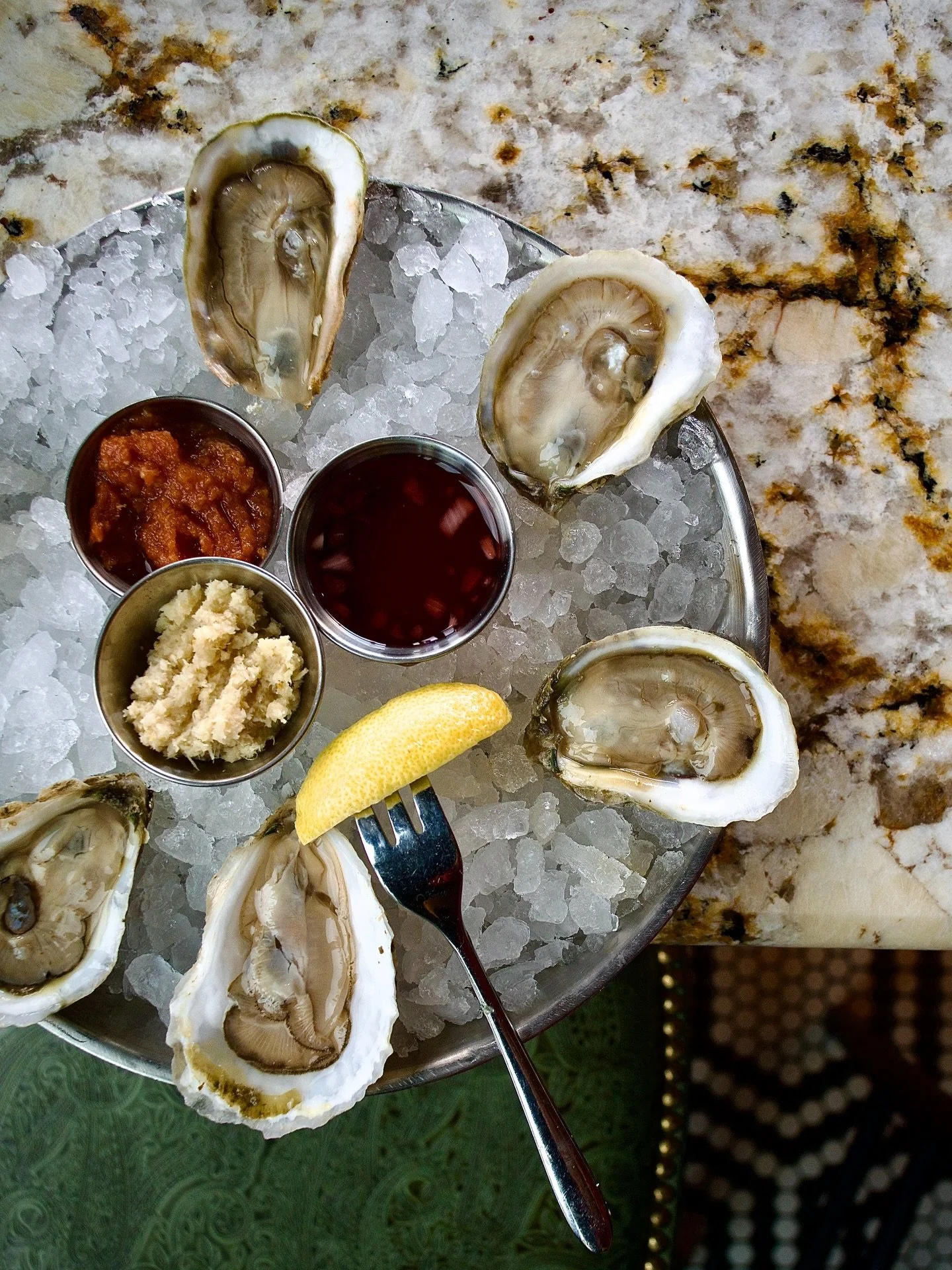 Oysters &amp; cocktails for brunch, because why not? 🥰🍸
There&rsquo;s nothing like a tipsy brunch with friends to start a beautiful Sunday.
11am-3pm every weekend.
#LeesburgVA