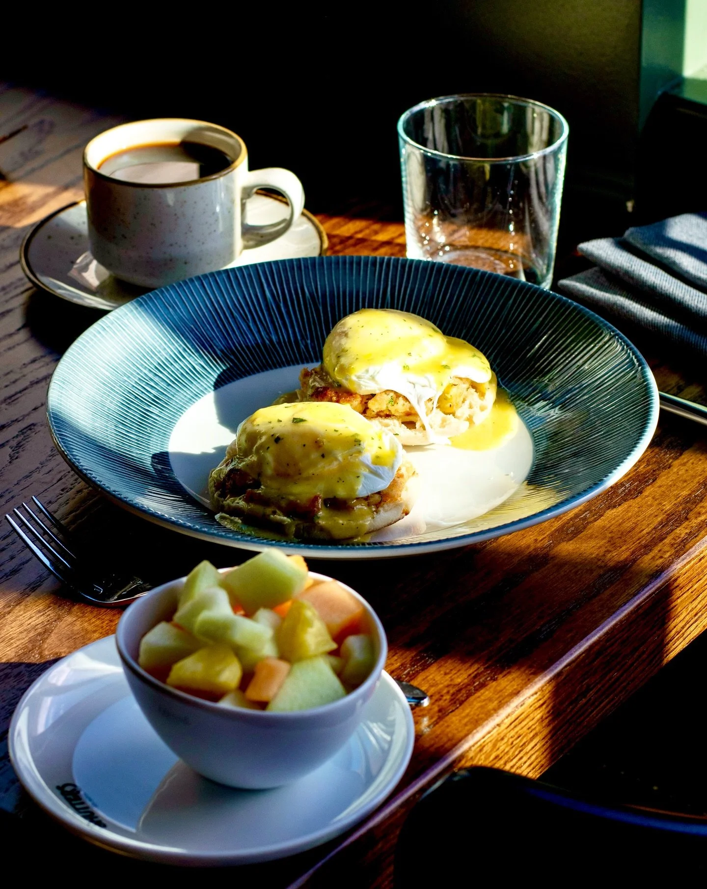 The quintessential brunch dish, Shutters style 💕🦀
Perfectly poached eggs with lump crabcake on an English muffin topped with decadent b&eacute;arnaise sauce. 
Rich. Savory. Delicious.
Join us every Saturday &amp; Sunday from 11am - 3pm. Reservation