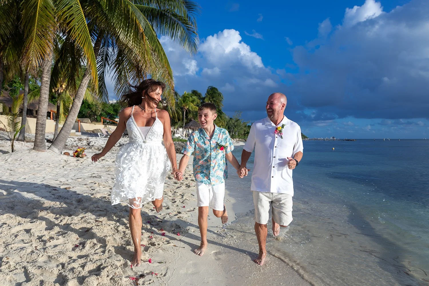 A Dreamy Isla Mujeres Micro Wedding: Lisa &amp; John’s Intimate Celebration