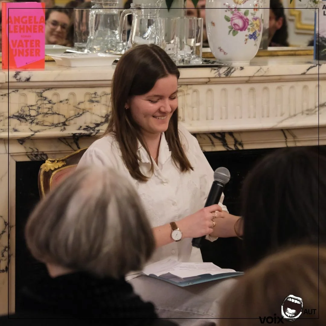 Am vergangenen Freitag fand die Preisverleihung von voixAUT 2026 statt!

In feierlichem Rahmen wurden die diesj&auml;hrigen Gewinner:innen in der &Ouml;sterreichischen Botschaft ausgezeichnet.

🏆Preis f&uuml;r Kreativit&auml;t:
Olane Forot darf sich