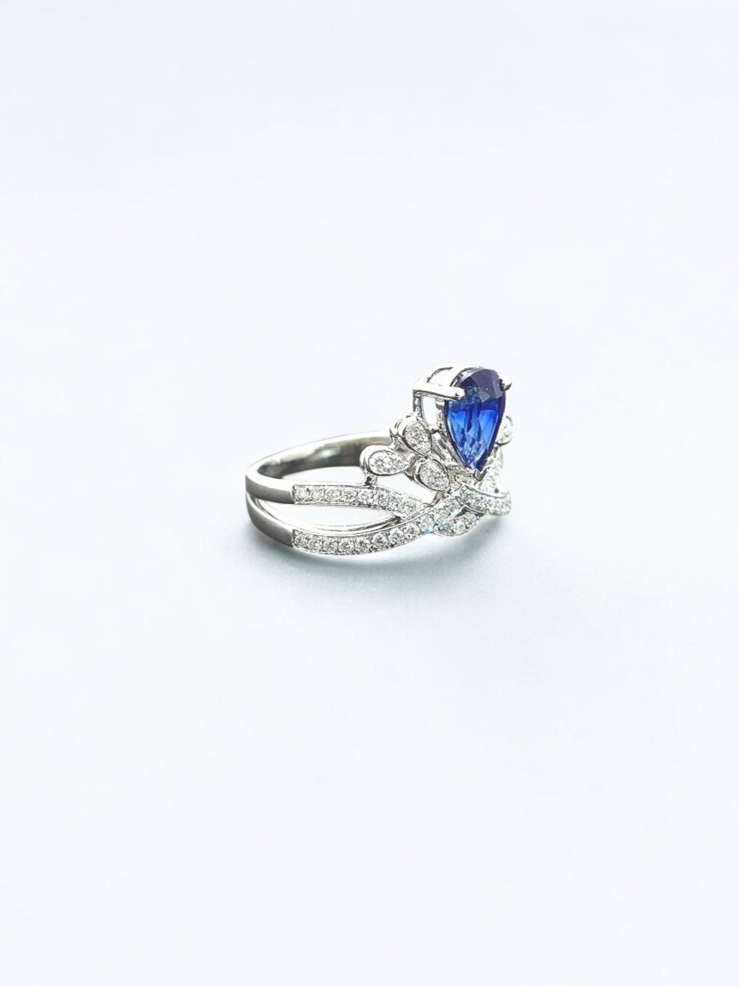 1ct Blue Sapphire Tiara Ring 3-Photoroom.jpg