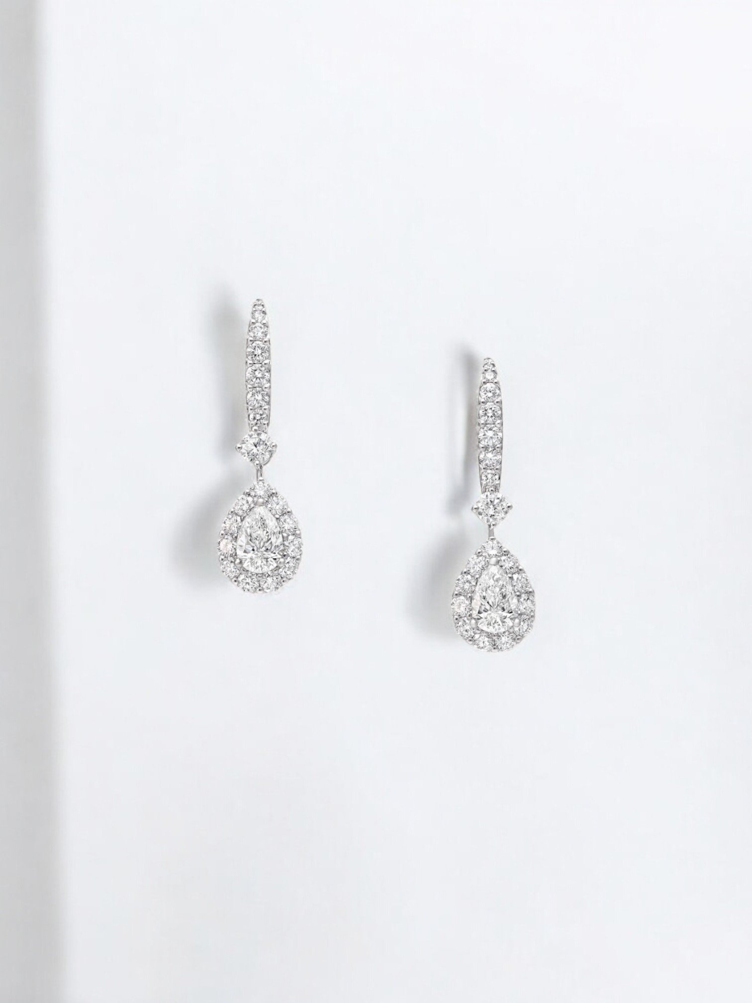 Graff Pear Shape Diamond Earrings (1ct TW.), 2024 Full Set with GIA Certificate (Pre-owned)