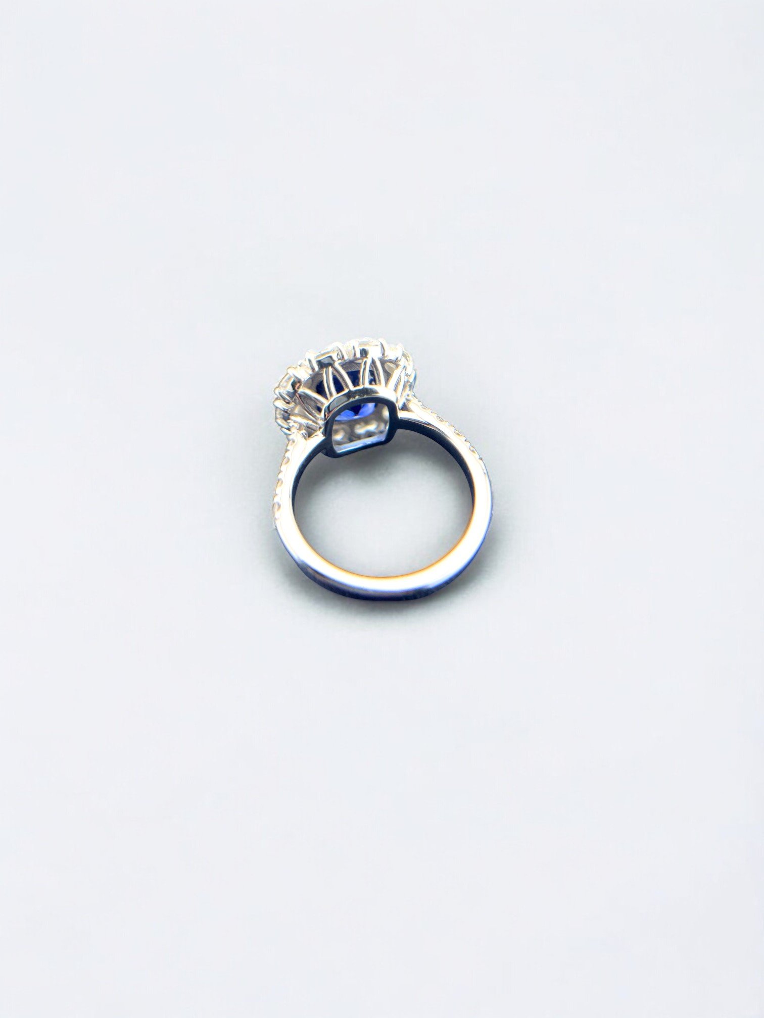 10ct Unheat RB Sapphire ring 3-Photoroom.jpg
