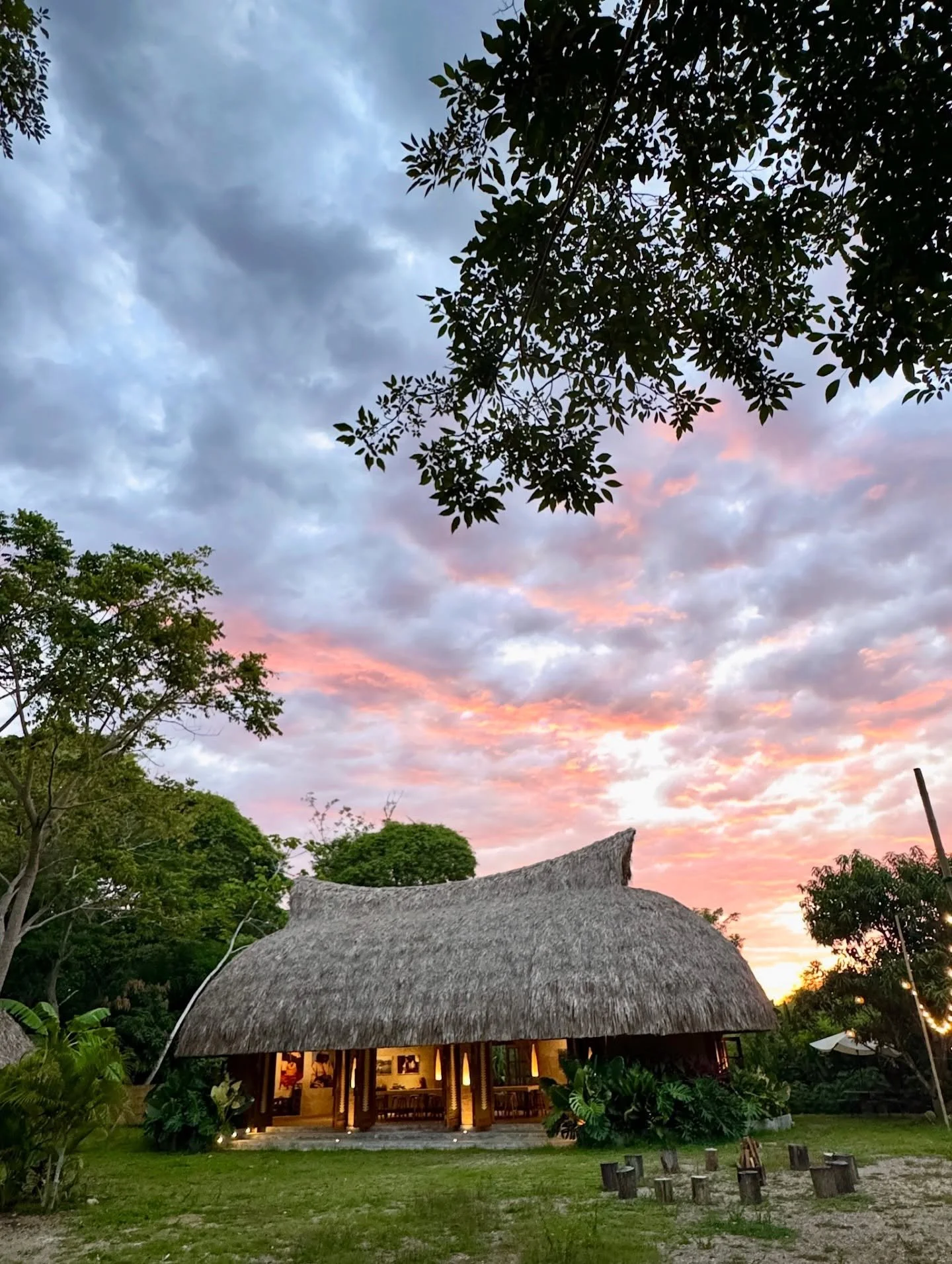 ✨Residencia Art&iacute;stica en el Coraz&oacute;n del Mundo✨

English in comments🌱

Entre el mar y la monta&ntilde;a, en el coraz&oacute;n de la Sierra Nevada, existe un espacio donde el arte se encuentra con la naturaleza y la sabidur&iacute;a ance