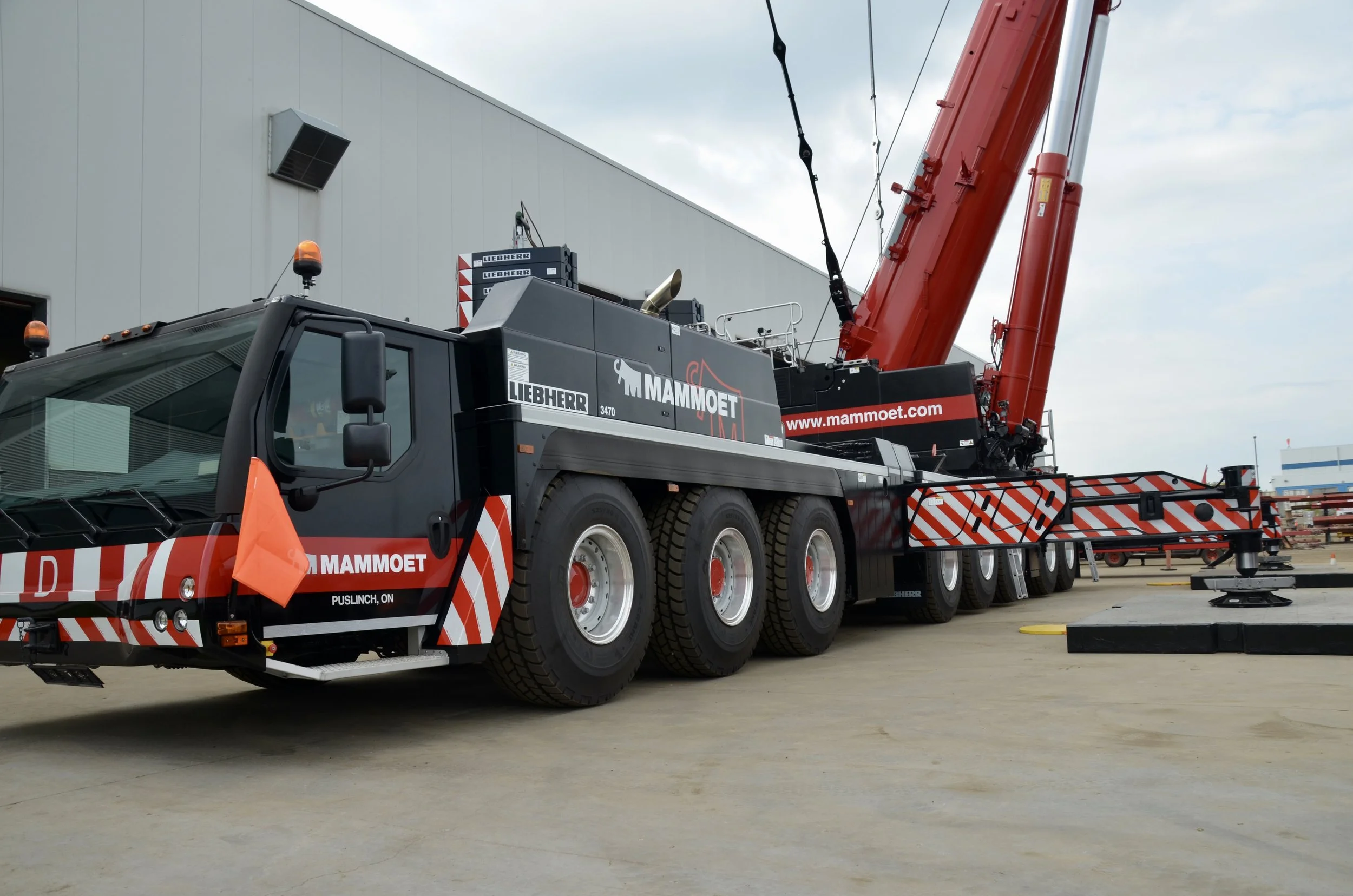 Alternate side of Mammoet crane with graphics installed