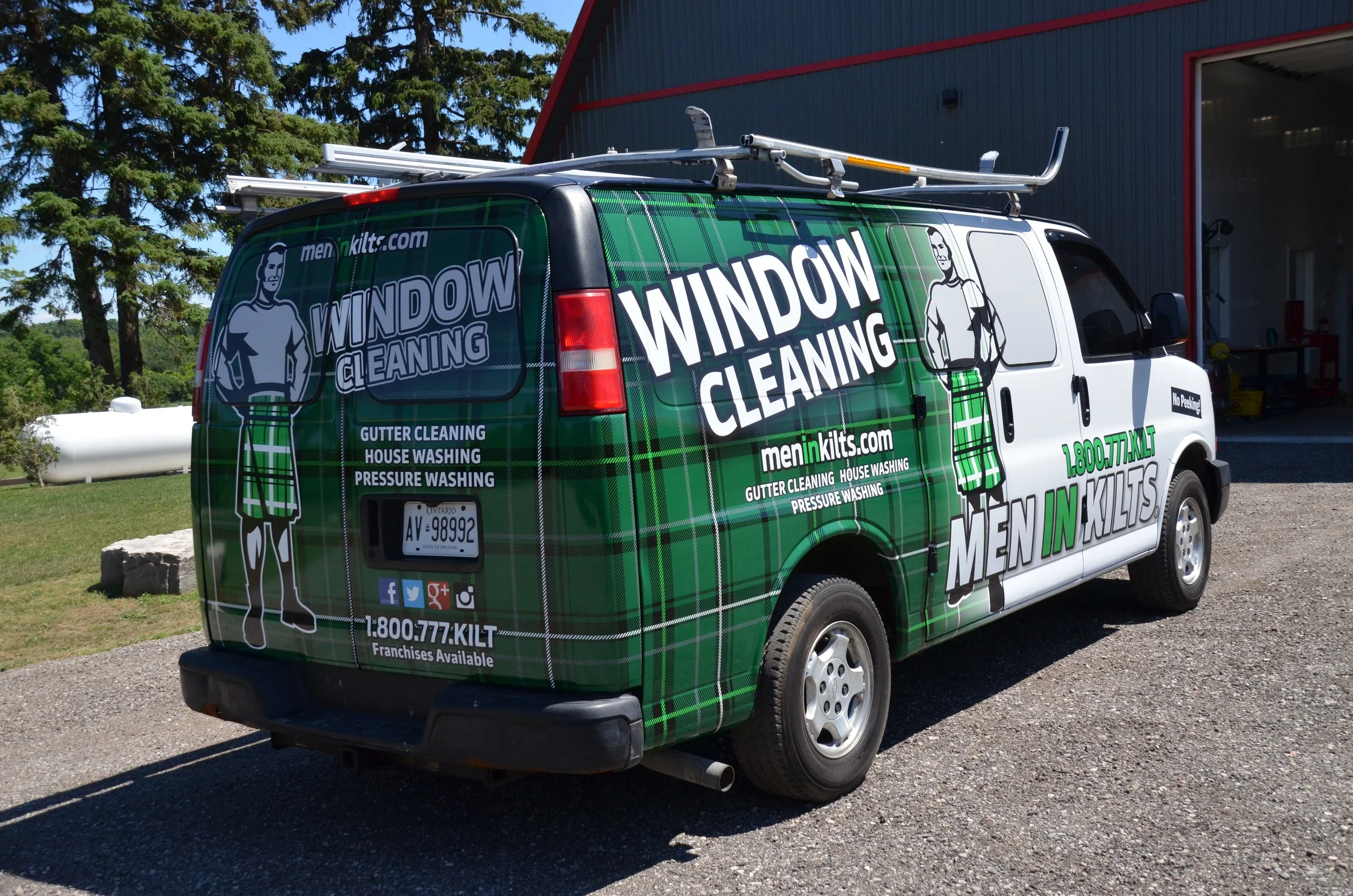 Men in Kilts van wrap