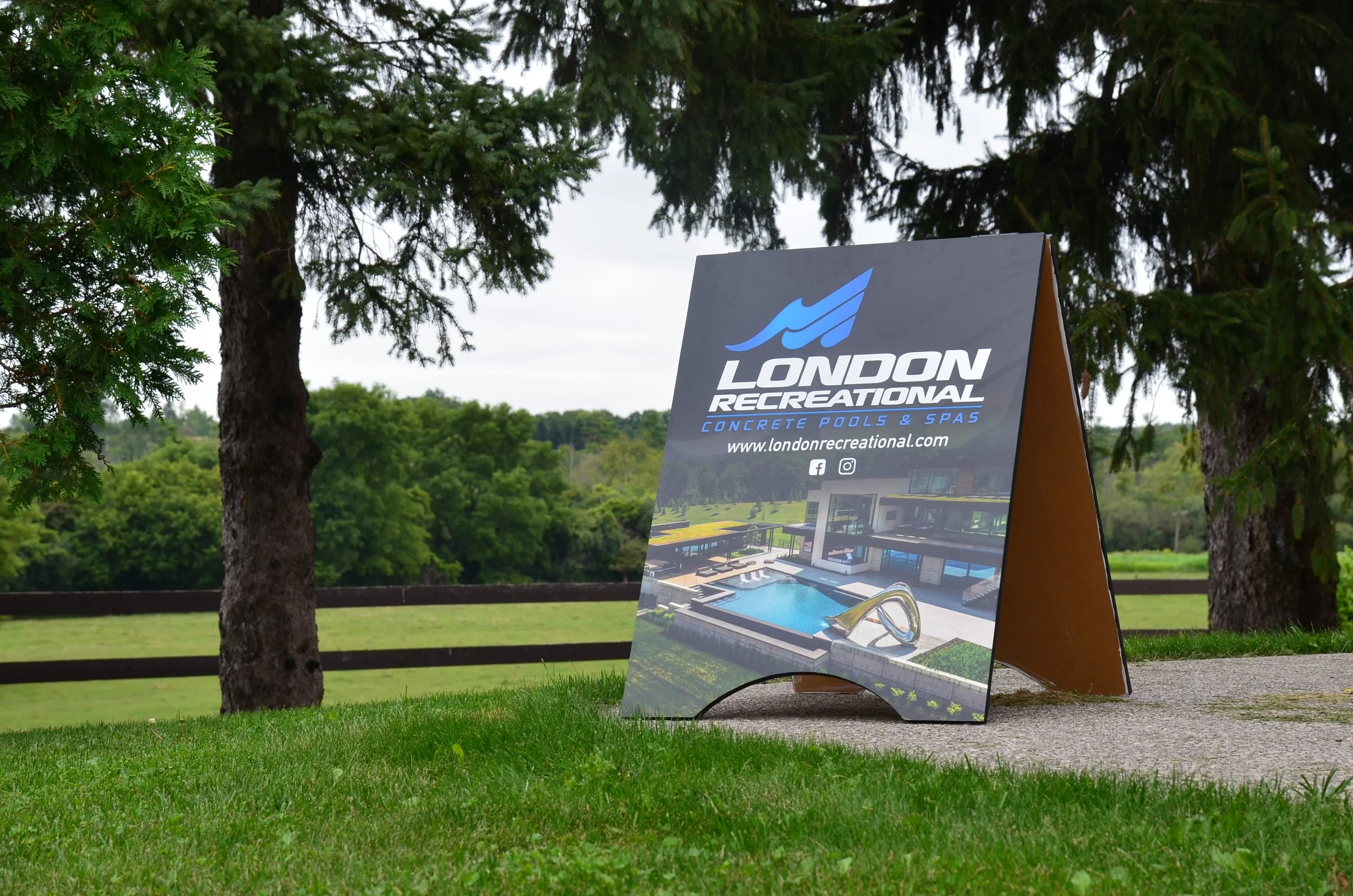 London Recreational Contracting pop up sign 