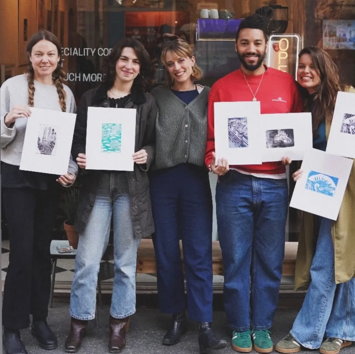 A big thank you to @artsycoffee.paris for hosting my relief printing workshop! It is a joy to lead the practice of drawing, carving and printing and passing on this art form that continuously surprises me as I carve each and every block. Thank you to