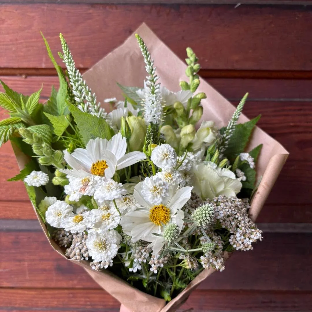 EEEK!! We were asked to make a bouquet for a surprise proposal this week. Wishing the couple a happy engagement!! 

#AgateAcres #northshorewedding #thiscouldbeyou #sayido #flowerfarmwedding #elopements #flowerfarmvenue #northshoremnwedding #twoharbor