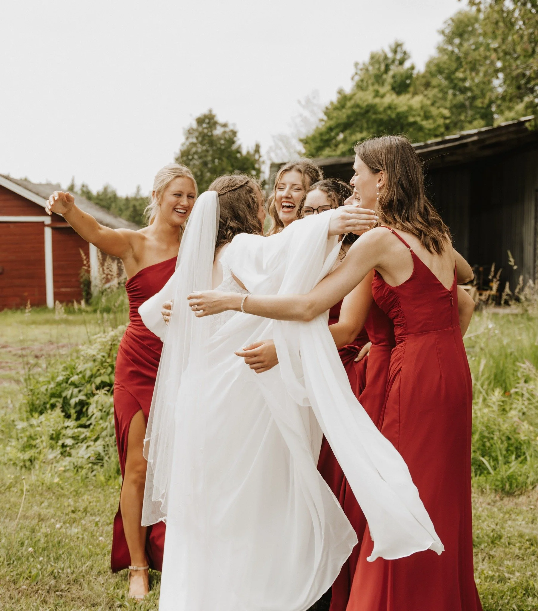 ✨ Here&rsquo;s to the women who zip the dress, fix the veil, calm the nerves, and bring all the laughter. A wedding day just wouldn&rsquo;t be the same without your best girls by your side. 💕

📸  @stacyand.photography 

#Bridesmaids #WeddingDayMagi