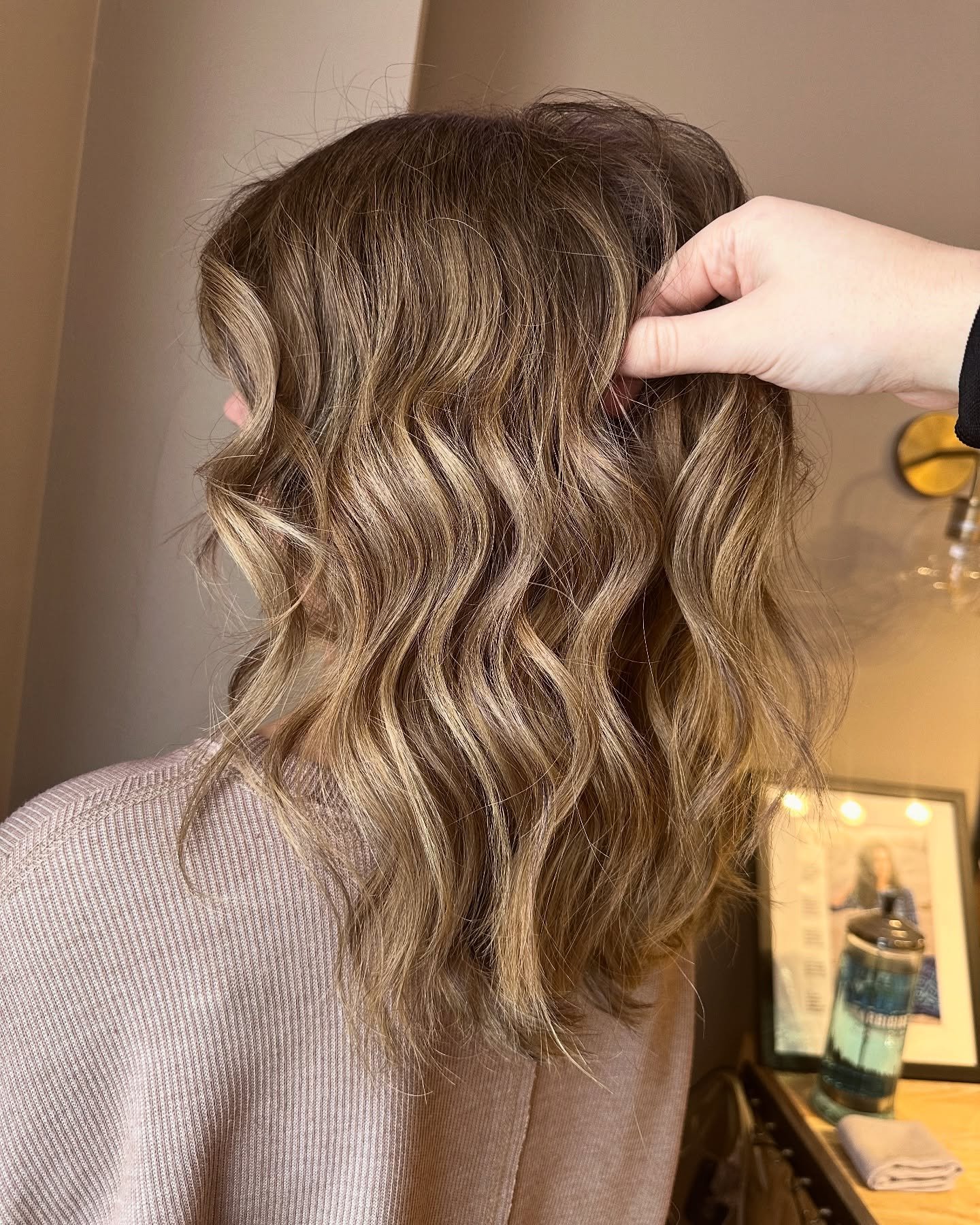 Transformation Tuesday is underway.. 

Don't be shy about incorporating lowlights into your blonde look. It's the perfect way to add some contrast and make your color stand out.

#lowlights #rochesterny #hairstylist #blonde #dimension #parlour #hairt