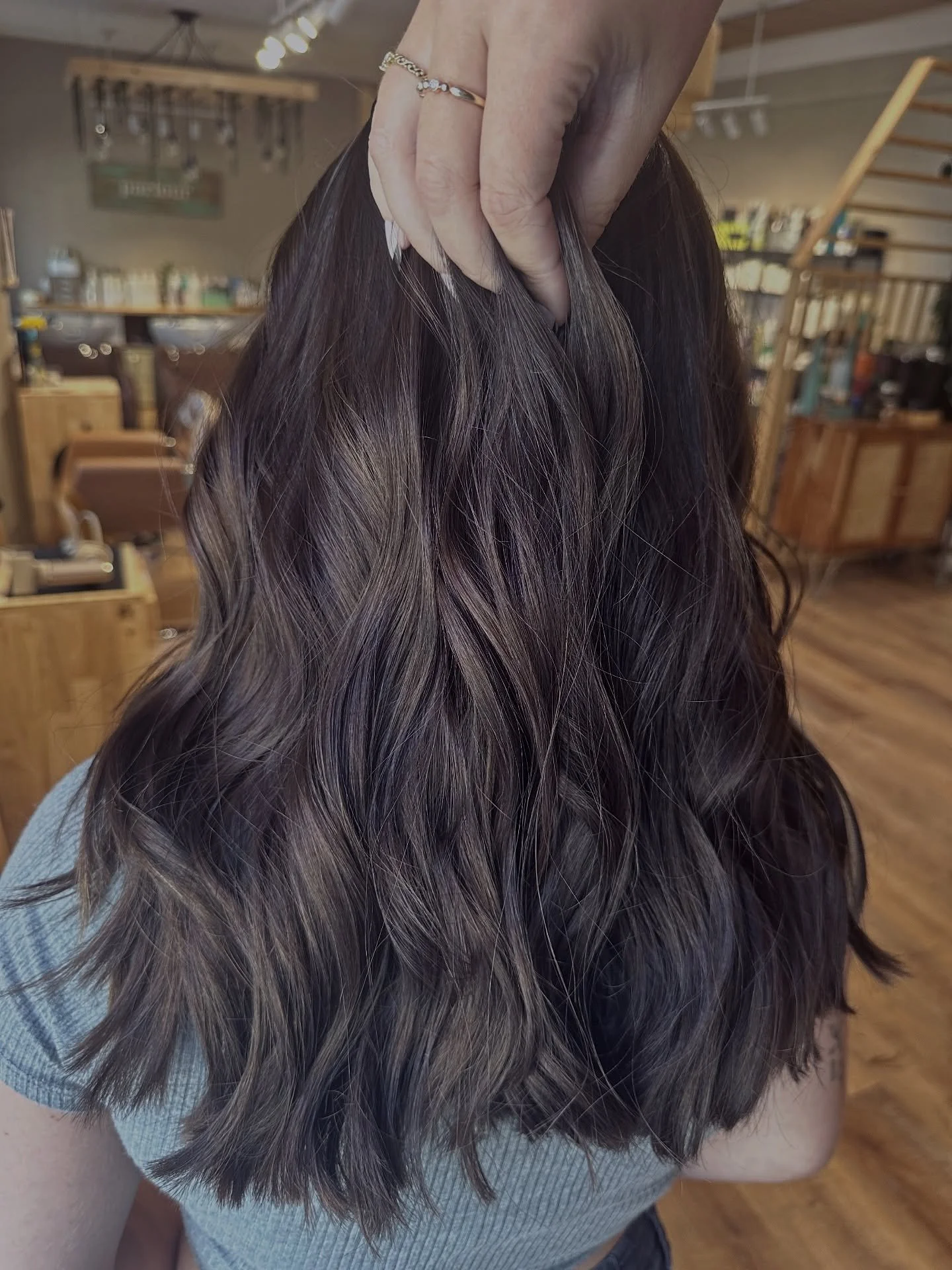 A rich brunette to start off the school year 😍😍 

#brunettesdoitbetter #goldwell #lowlights #haircare #parlour #newhair #college