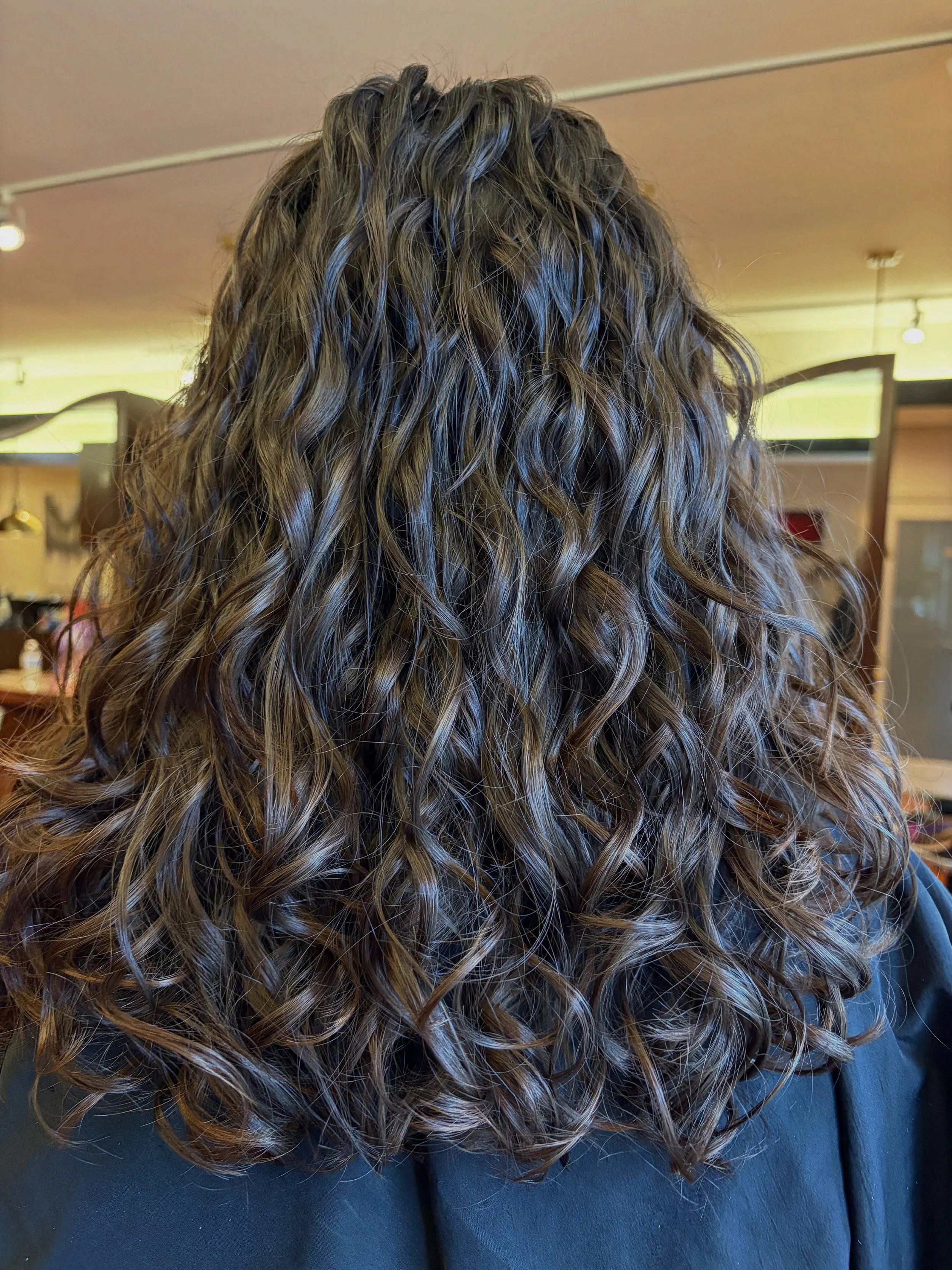 1st curly cut in the books for this beauty ✨

A customized curly cut tailored specifically to your curl pattern makes all the difference. Seeing a curl specialist helps bring out the shape, definition, and overall health of your curls in a way a regu