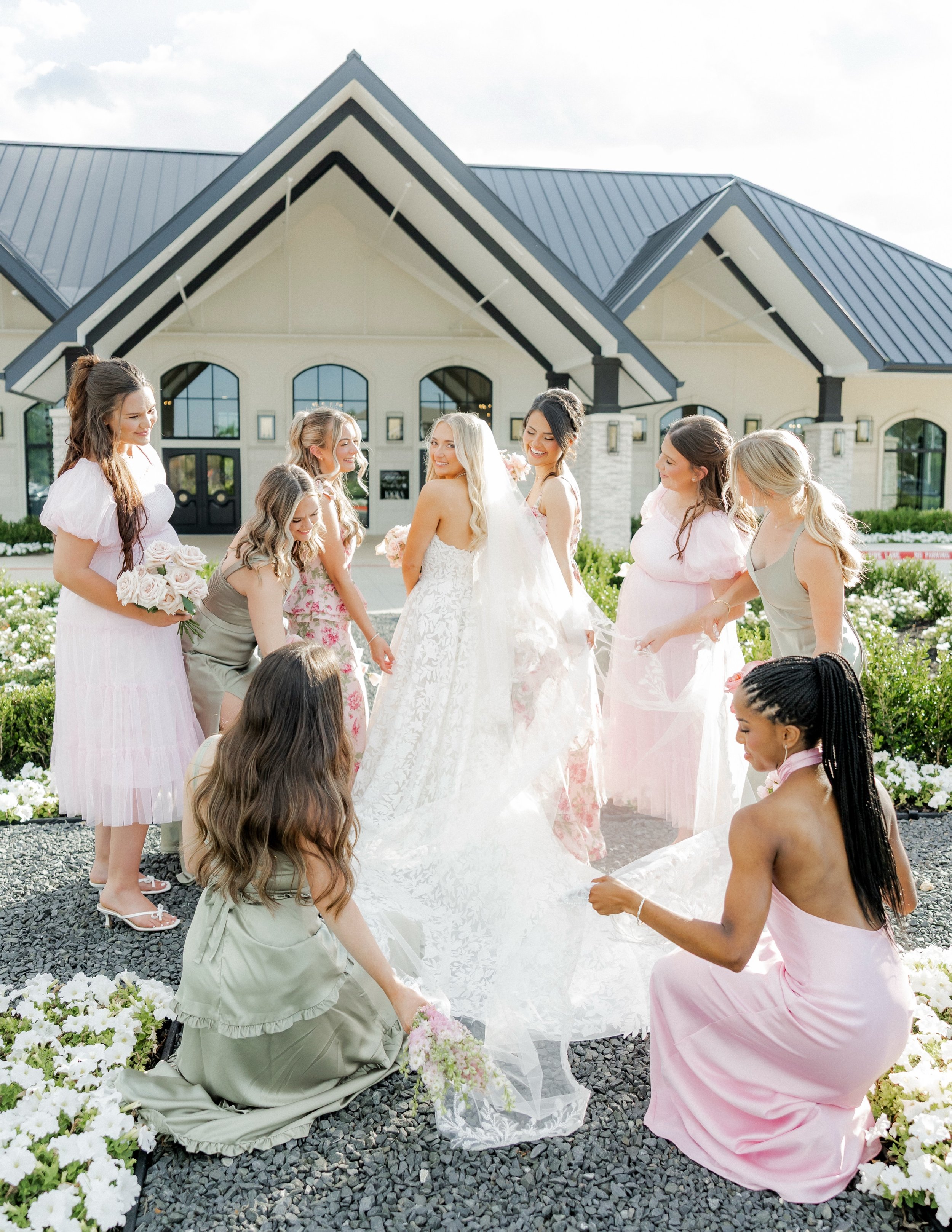 Before there was him, there was them! 🥹

Our bridal suite is the perfect place to spend your morning getting ready with your girls! 🙌 

Book your tour today using the link in our bio! 

Planner// @cm.promotions @karissa__sander
Photo// @aidan.e.pho