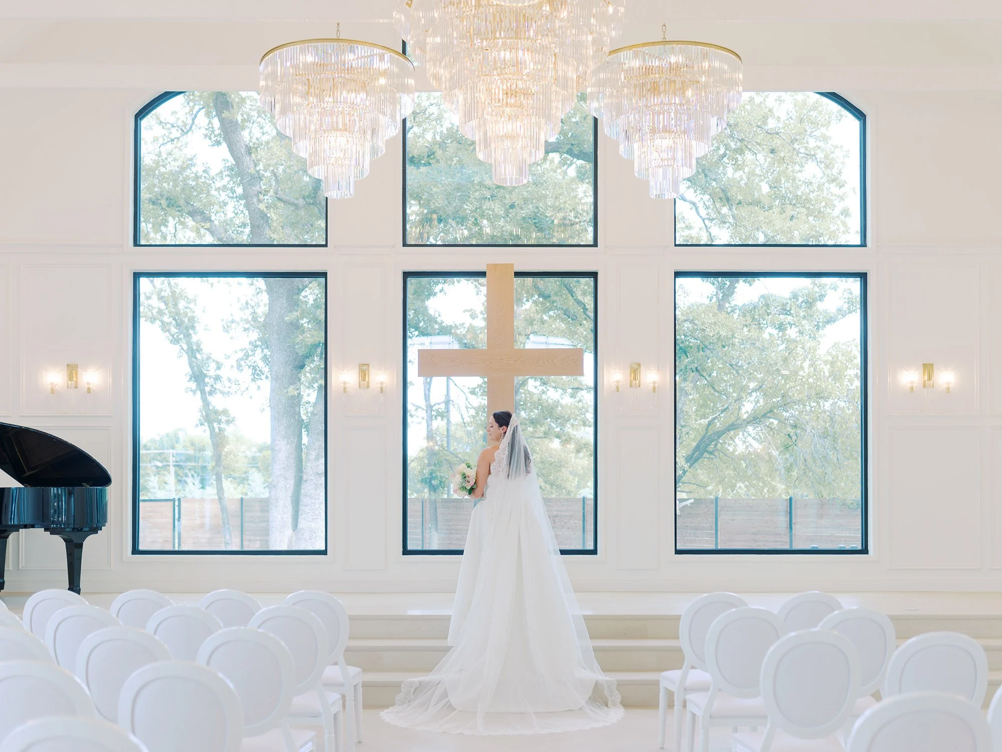 064KarinaDaniellePhotography-Shelby-Bridals.jpg