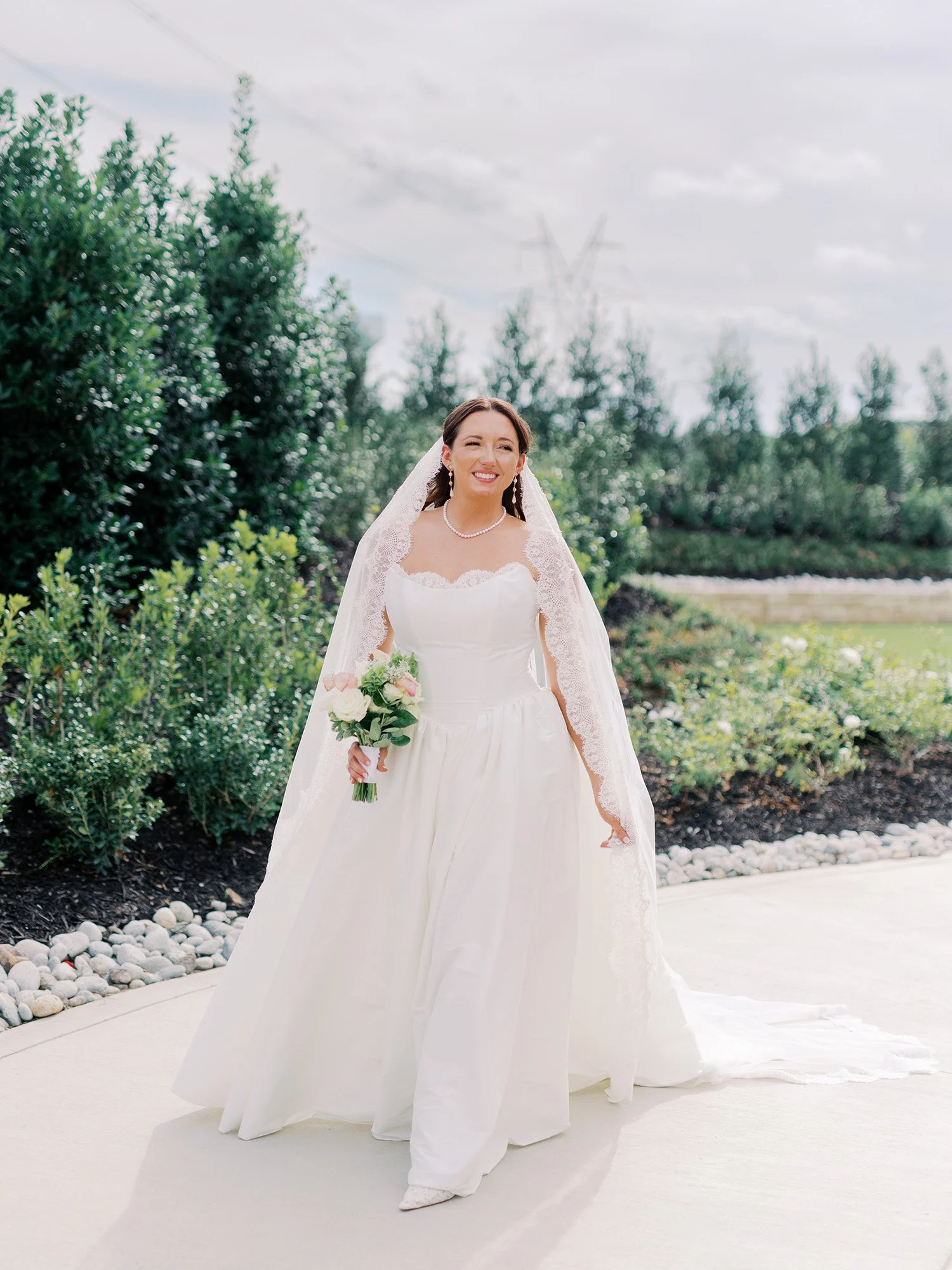 082KarinaDaniellePhotography-Shelby-Bridals.jpg
