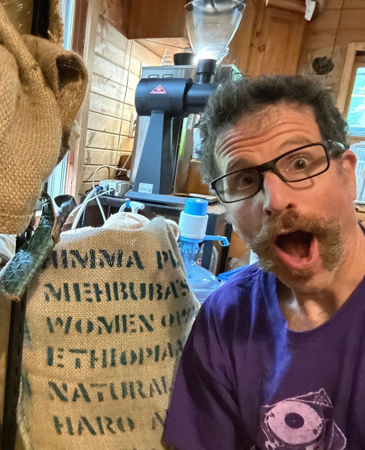 We took a short road trip west of Ann Arbor to Alto, MI, where friend and Artisan Coffee's East Coast Sales Representative Ryan Grenier roasts coffee for his company Good Medicine Coffee.⁠
⁠
@GoodMedicineCoffee is a direct-to-consumer, small batch sp